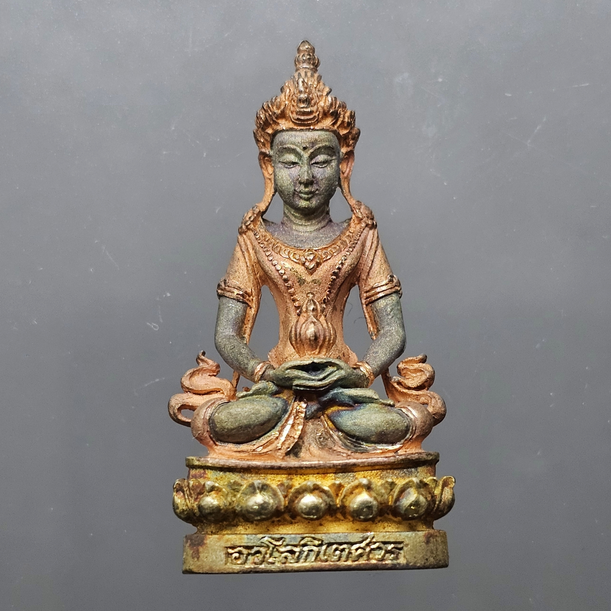 พระกริ่งอวโลกิเตศวร รุ่นอุดมโภคทรัพย์ เนื้อเงิน 99.9% ชุบ 3 กษัตริย์ วัดโพธิ์แมนคุณาราม พ.ศ.2539 พร้อมกล่องเดิม