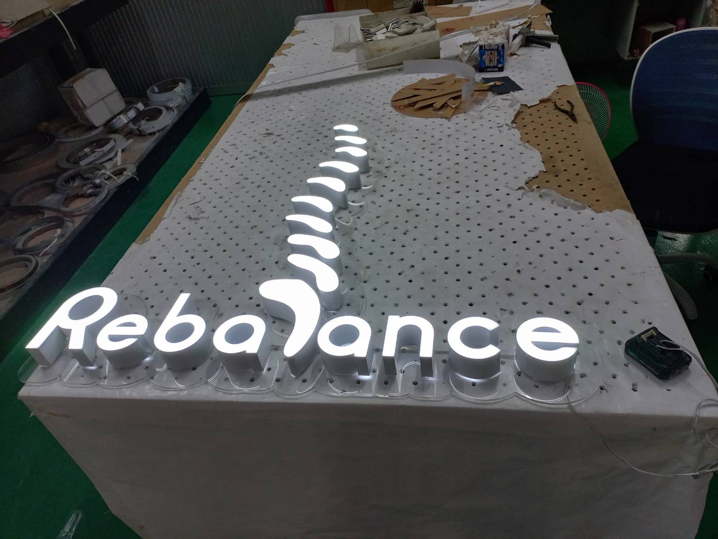 ป้ายตัวหนังสือไฟออกหน้า งานRebalance