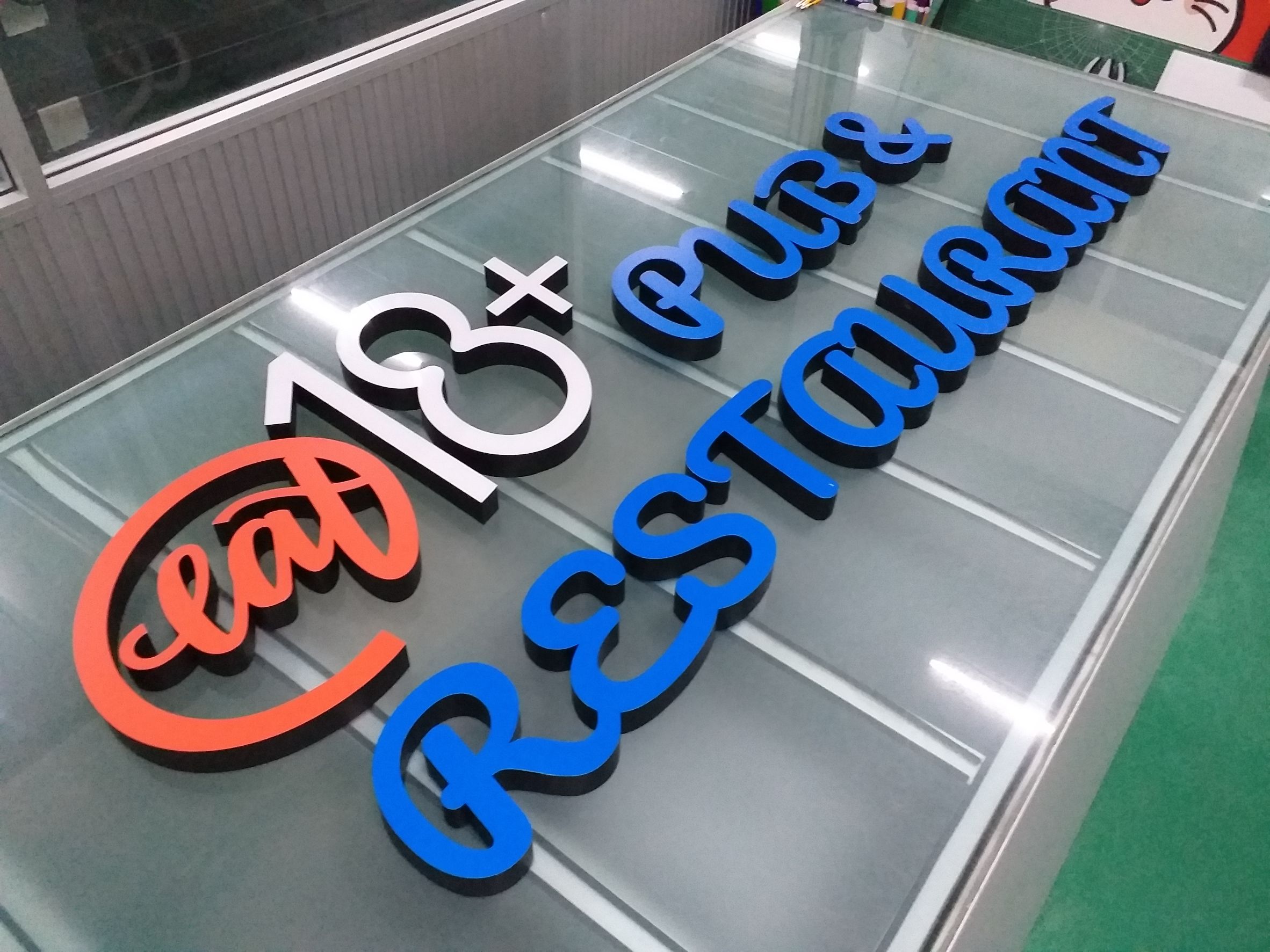 ป้าย eat 18+