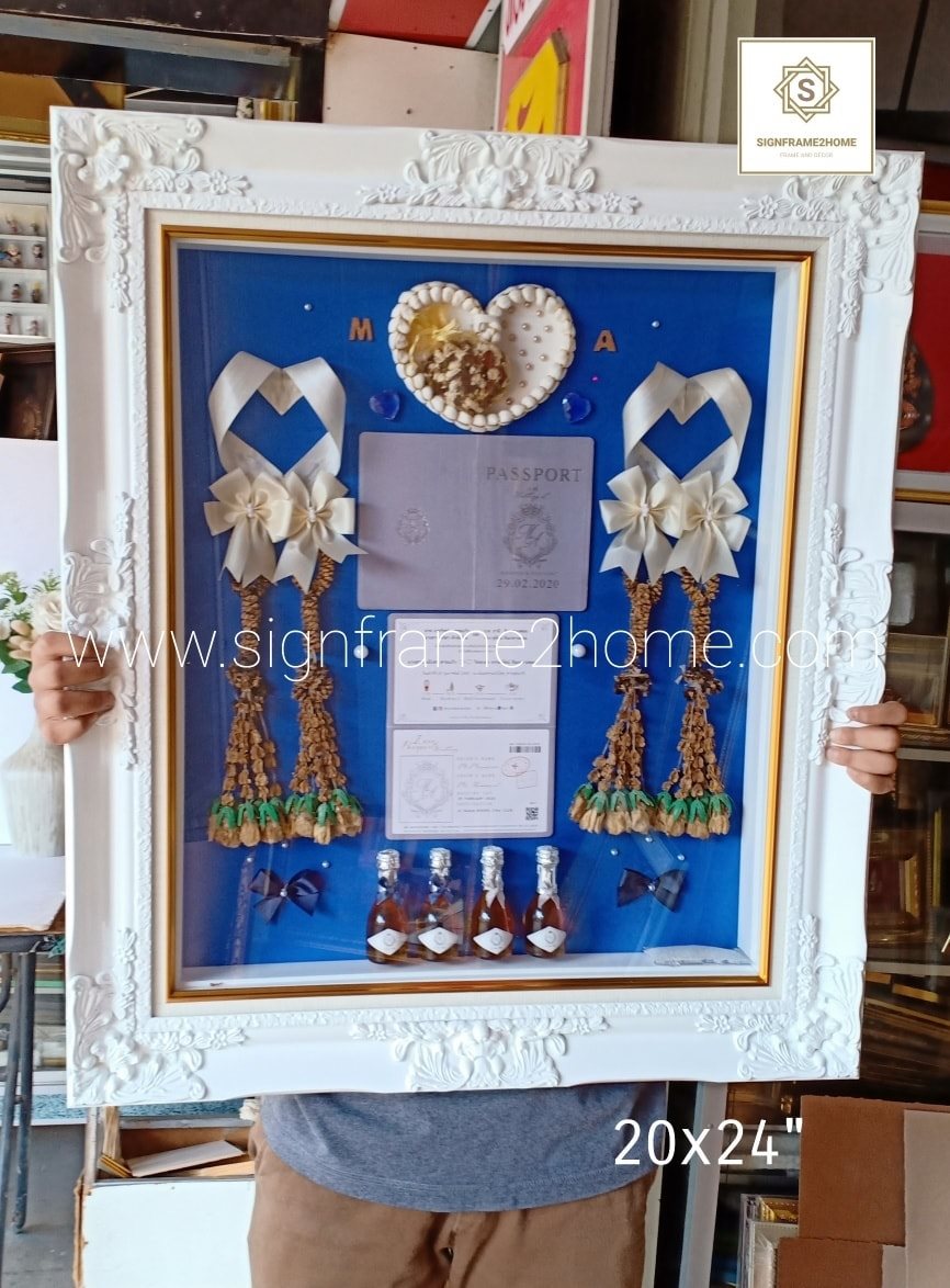 กรอบหลุยซ์ทรงลึกไม้ขาว ขนาด 20x24" ปูพื้นสีนำ้เงิน