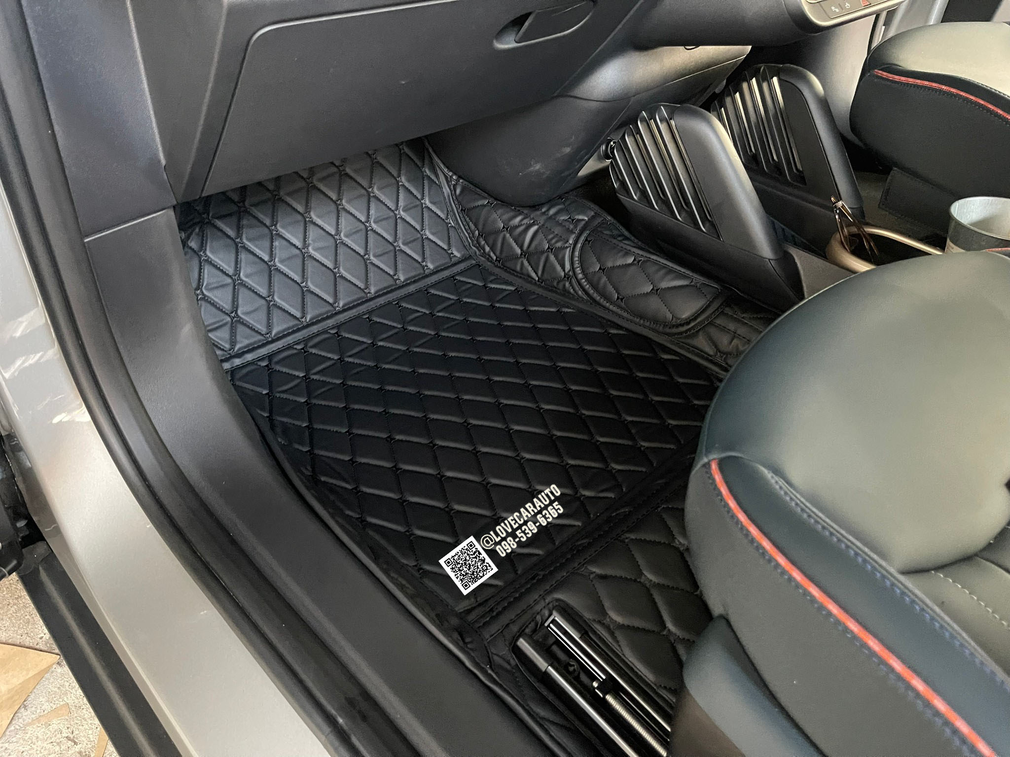 พรมปูพื้นรถยนต์ 6D mini aceman สีดำด้ายดำ