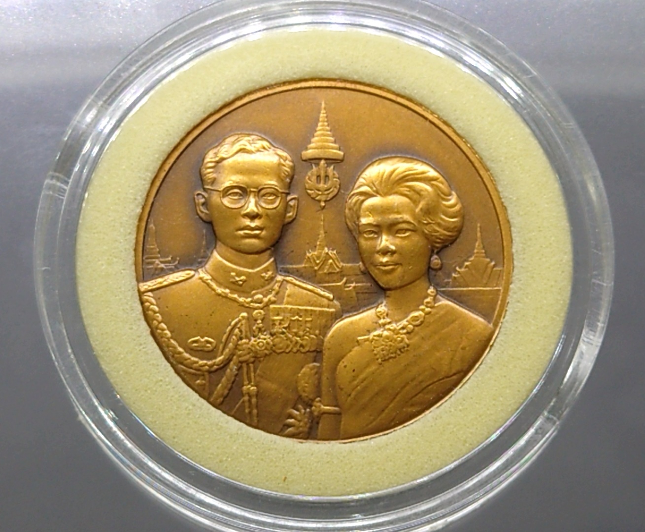 เหรียญทองแดง ที่ระลึกพระบรมราชาภิเษกสมรส ครบ 50 ปี 2543 ขนาด 3 เซ็น