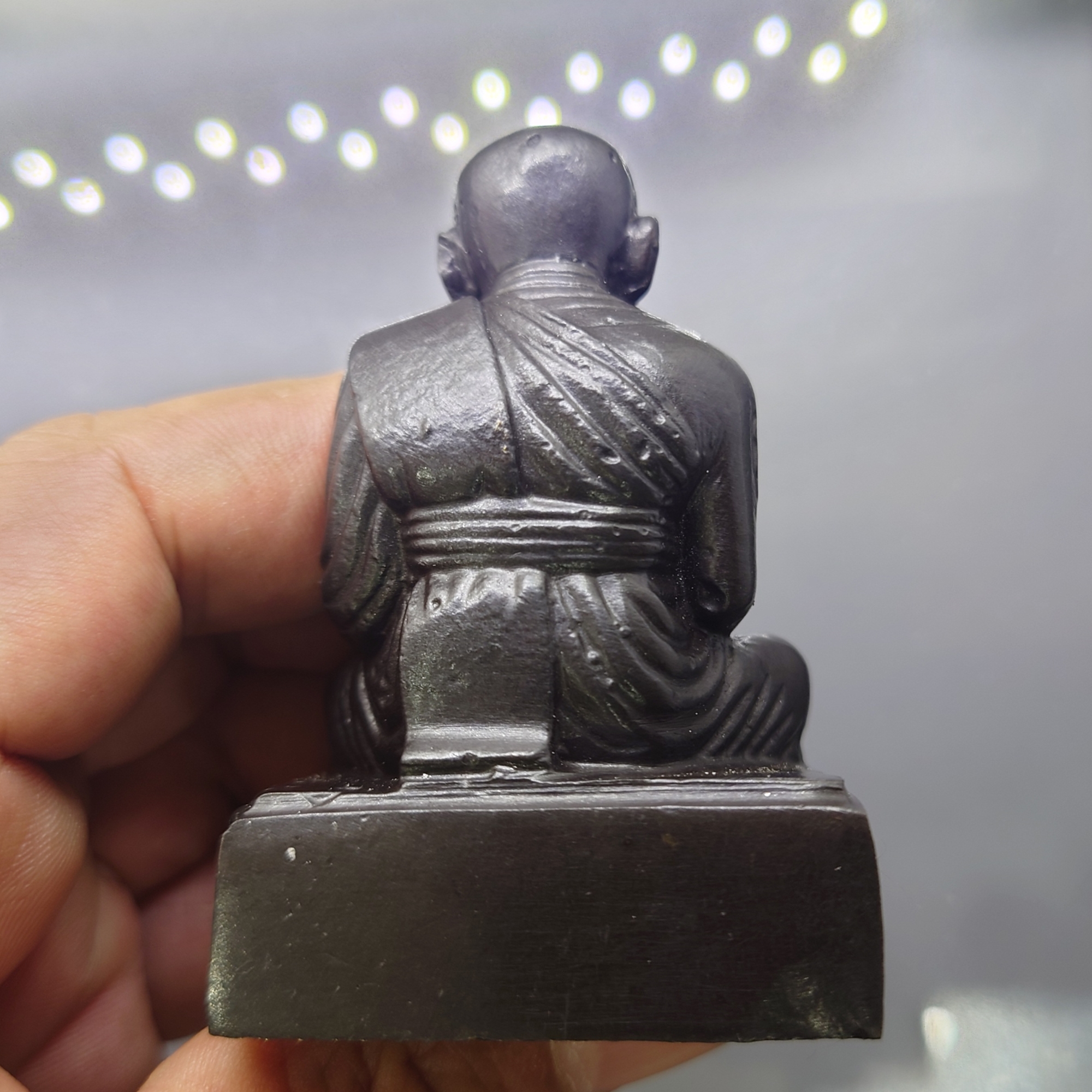 พระบูชา หลวงพ่อทวด วัดช้างไห้ เนื้อโลหะรมมันปู วัดราษฎร์บูรณะ จ.ปัตตานี ปี2555 ขนาด 4.2 x 6.5 ซม.