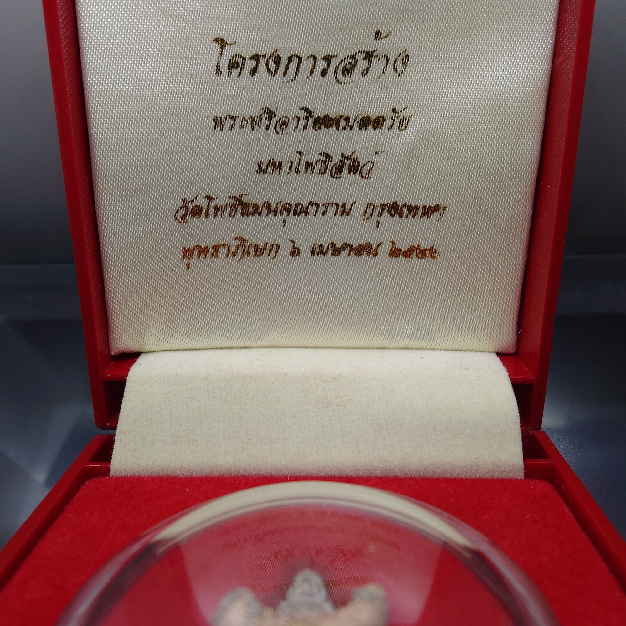 รูปหล่อพระสังกัจจายน์ วัดโพธิ์แมน เนื้อเงินสามกษัตริย์ ขัดเงาพ่นทราย โครงการสร้างพระศรีอาริยเมตตรัย มหาโพธิสัตว์ พ.ศ.2540 พร้อมกล่องเดิมๆจากวัด
