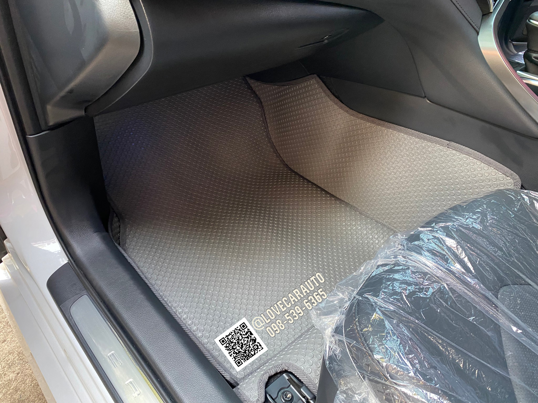 ผ้ายางกระดุม Pvc ปูรถยนต์ Toyota Camry โตโยต้า คัมรี่ 2022 กระดุมเล็กเทา