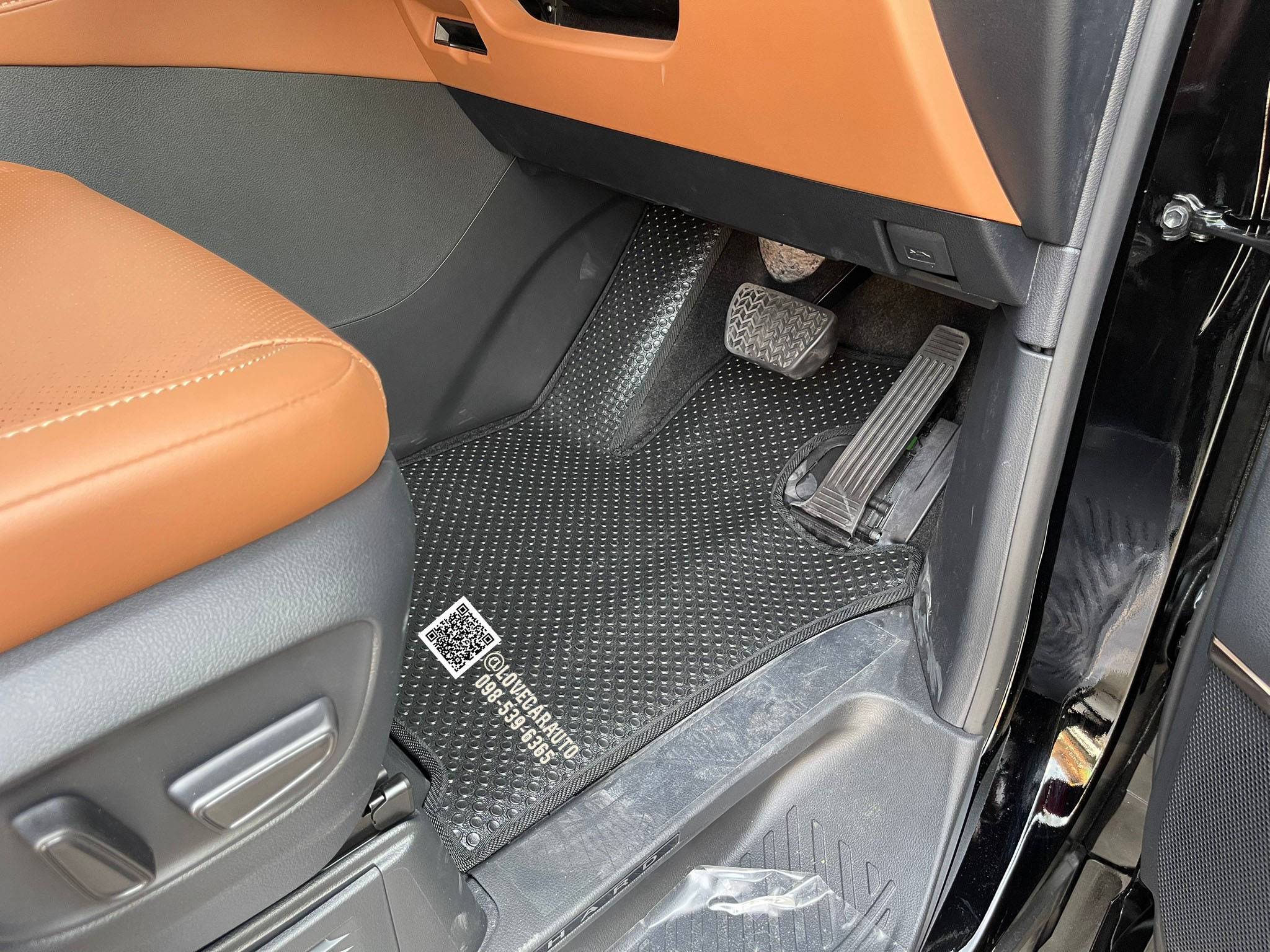 พรมรถตู้ Toyota Alphard 40 ปี 2025 กระดุมเล็กดำ