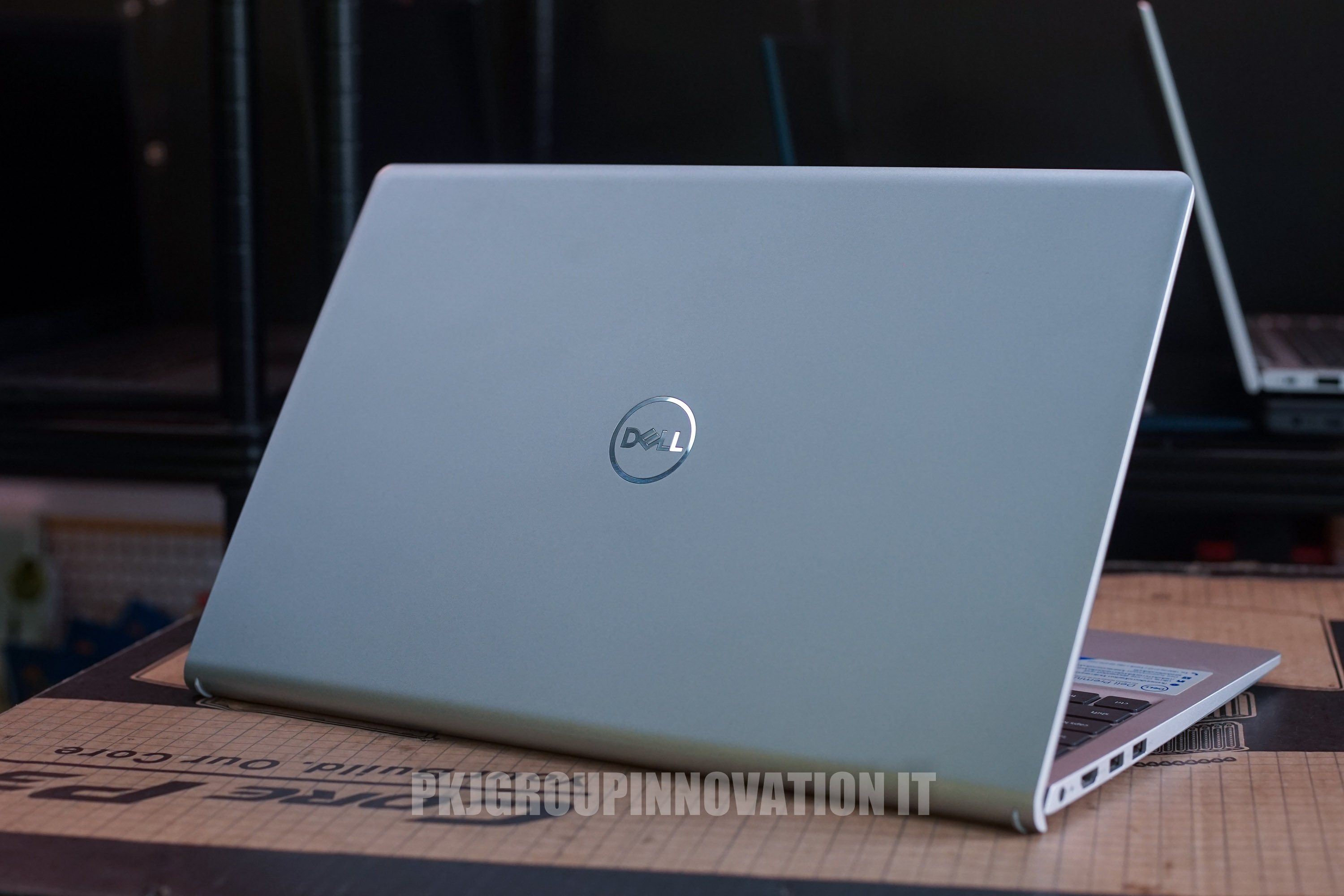 โน๊ตบุ๊คทำงานมือสอง Dell Inspiron 15 3511 * มีตำหนิตามขอบเครื่อง *