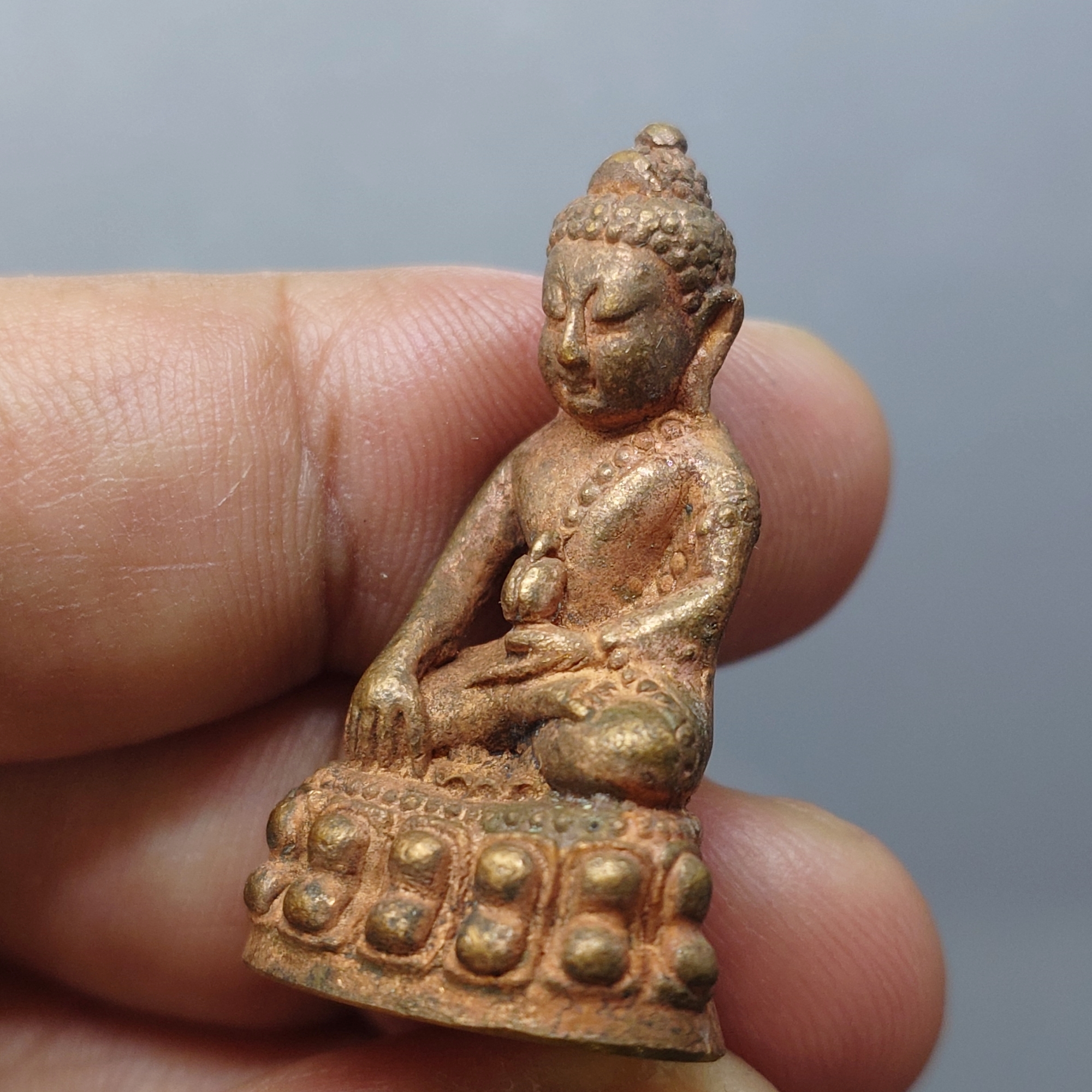 พระกริ่งมงคลประเทศ เนื้อทองแดงโบราณ พิธีมหาพุทธาภิเษก วัดมหาธาตุวรมหาวิหาร จ.นครศรีธรรมราช ปี2553 พร้อมกล่องเดิม