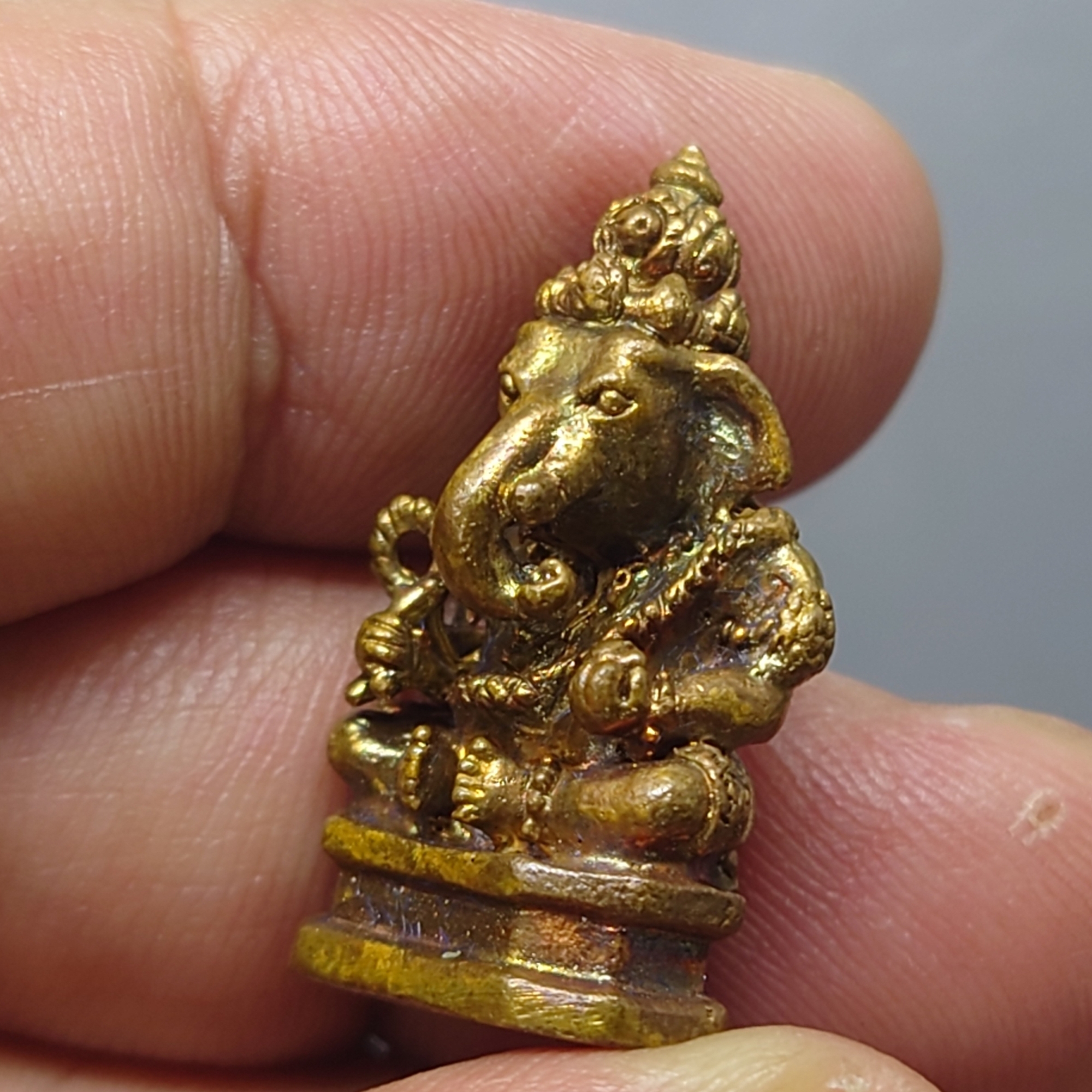 พระพิฆเนศ รุ่นฉลอง 100 ปี พระราชวังสนามจันทน์ เนื้อโลหะรมซาติน สำนักพระราชวัง จัดสร้าง พ.ศ.2550 พร้อมกล่องเดิม หายาก