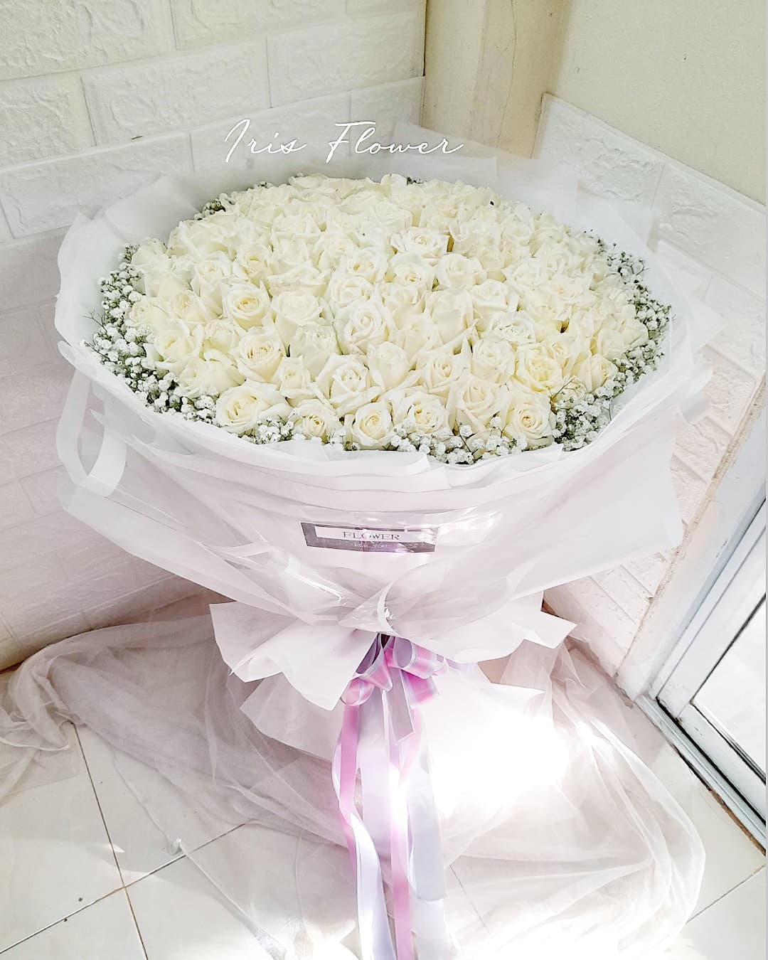 ช่อดอกกุหลาบขาว 100 ดอก