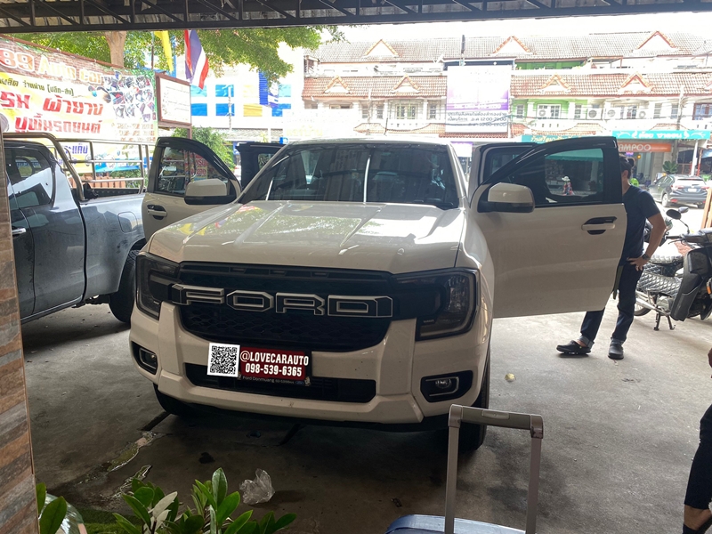พรมปูพื้นรถยนต์ Ford Ranger Cab 2023 vvipสีกาแฟด้ายทอง+ไวนิลน้ำตาล