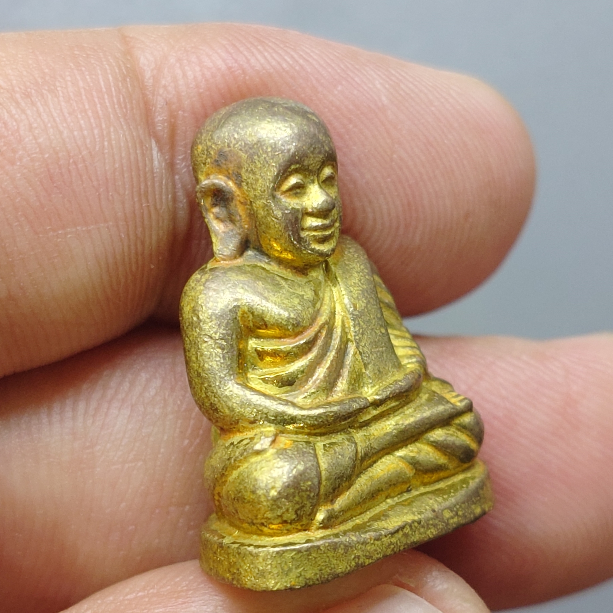 หลวงพ่อเงิน วัดบางคลาน ลอยองค์ เนื้อทองเหลือง รุ่น 91 ปี กรมเสมียนตรา กระทรวงกลาโหม ปี2543 พร้อมกล่องเดิม