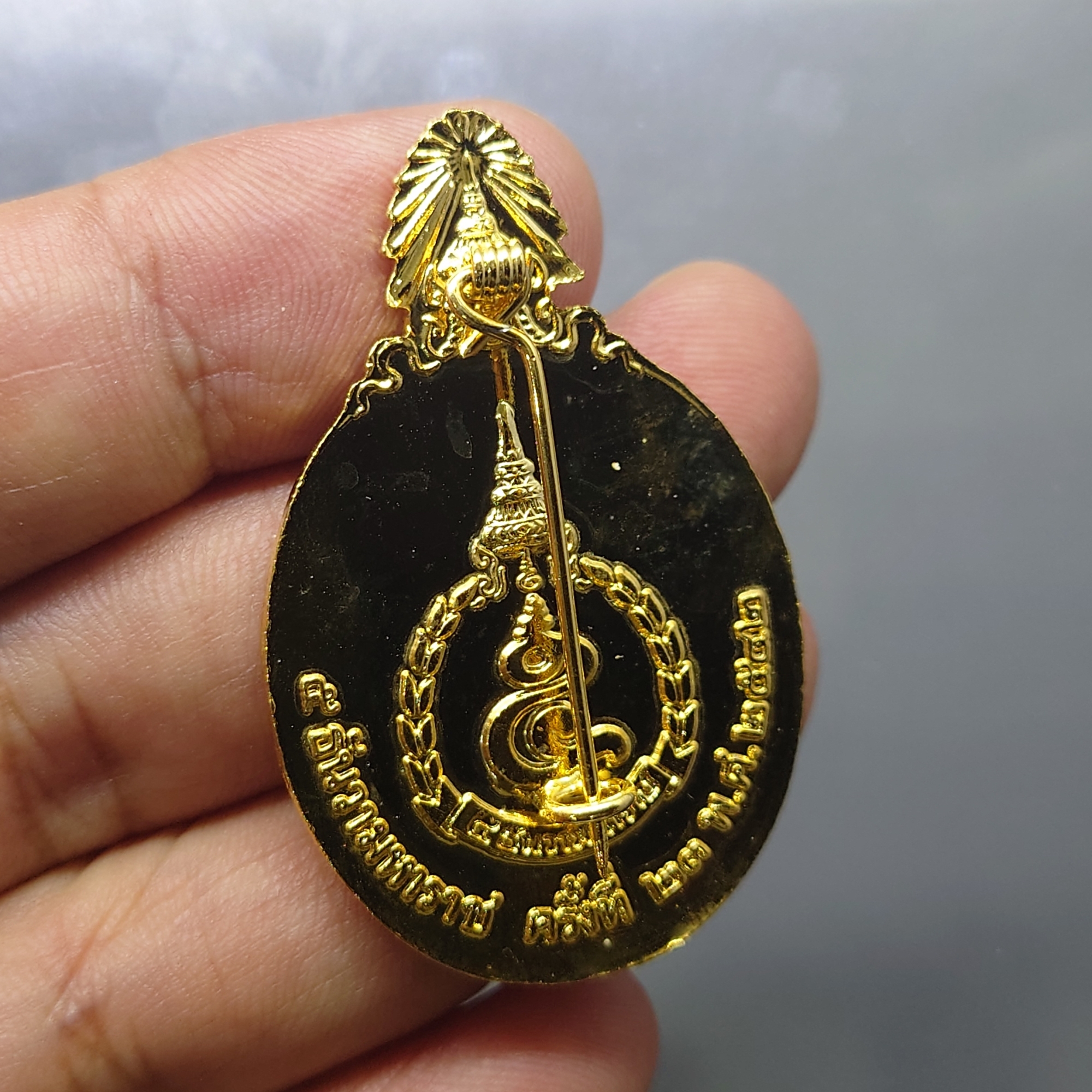 เข็มกลัด เข็มที่ระลึก 5 ธันวามหาราช กาหลั่ยทอง ครั้งที่ 23 ในหลวง ร9 พ.ศ.2542