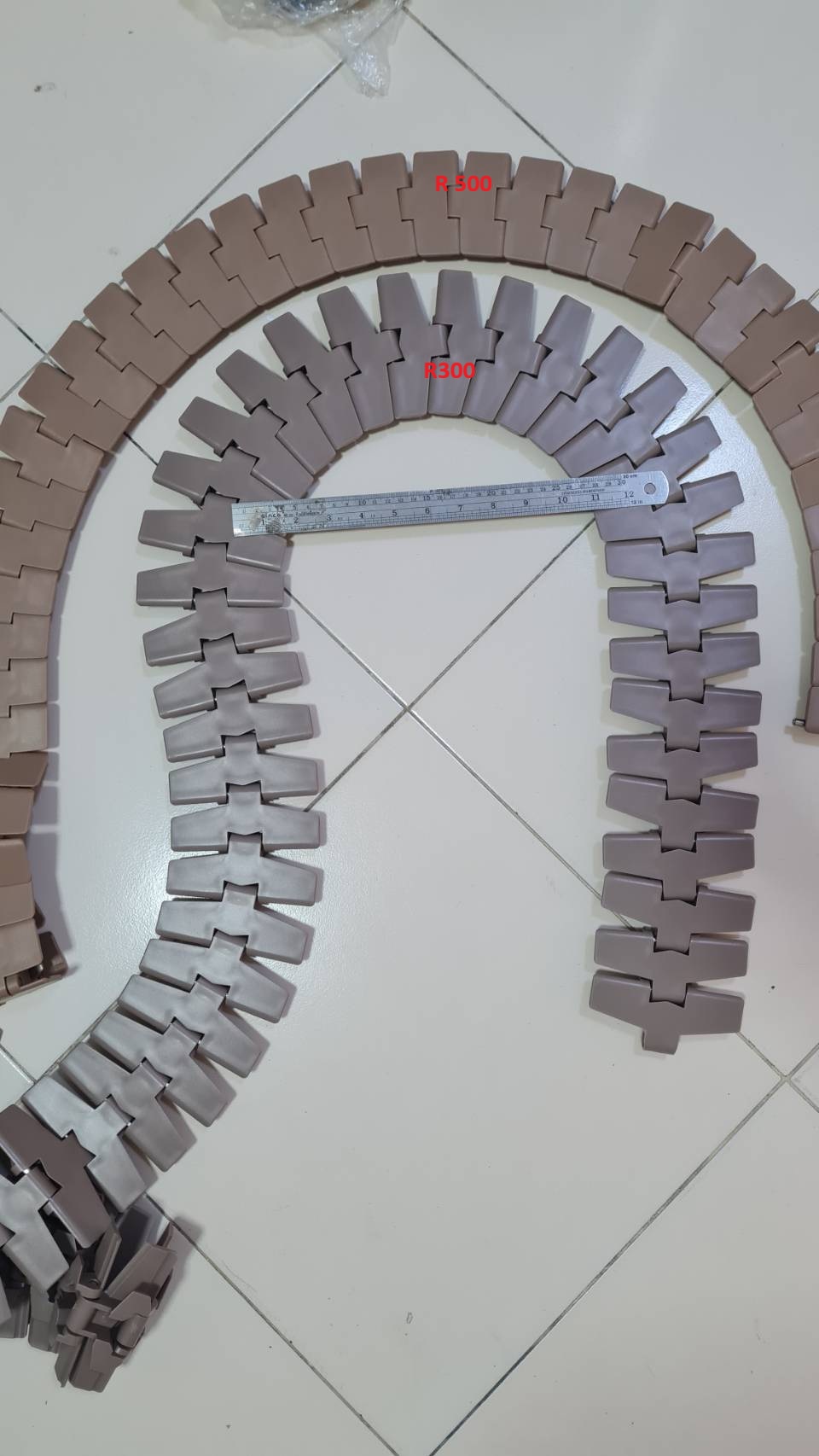 880-K450 BO TAB curve top chain ความกว้าง 114 มิลลิเมตร สายพานลำเลียงทางโค้ง แคบ R300มิลลิเมตร