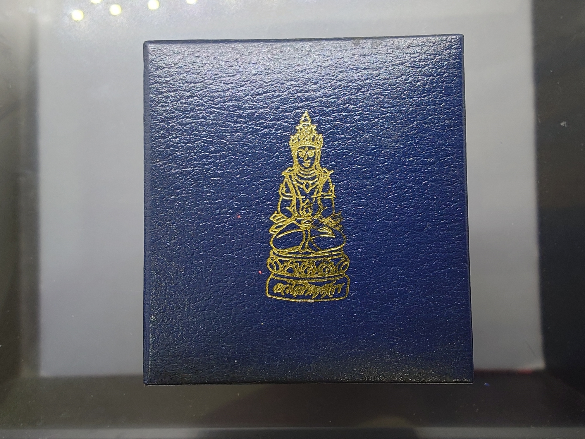 พระกริ่งอวโลกิเตศวร อุดมโภคทรัพย์ เนื้อเงิน 99 % วัดโพธิ์แมนคุณาราม พ.ศ.2539 พร้อมบรรจุกล่องเดิมวัด สภาพสวย