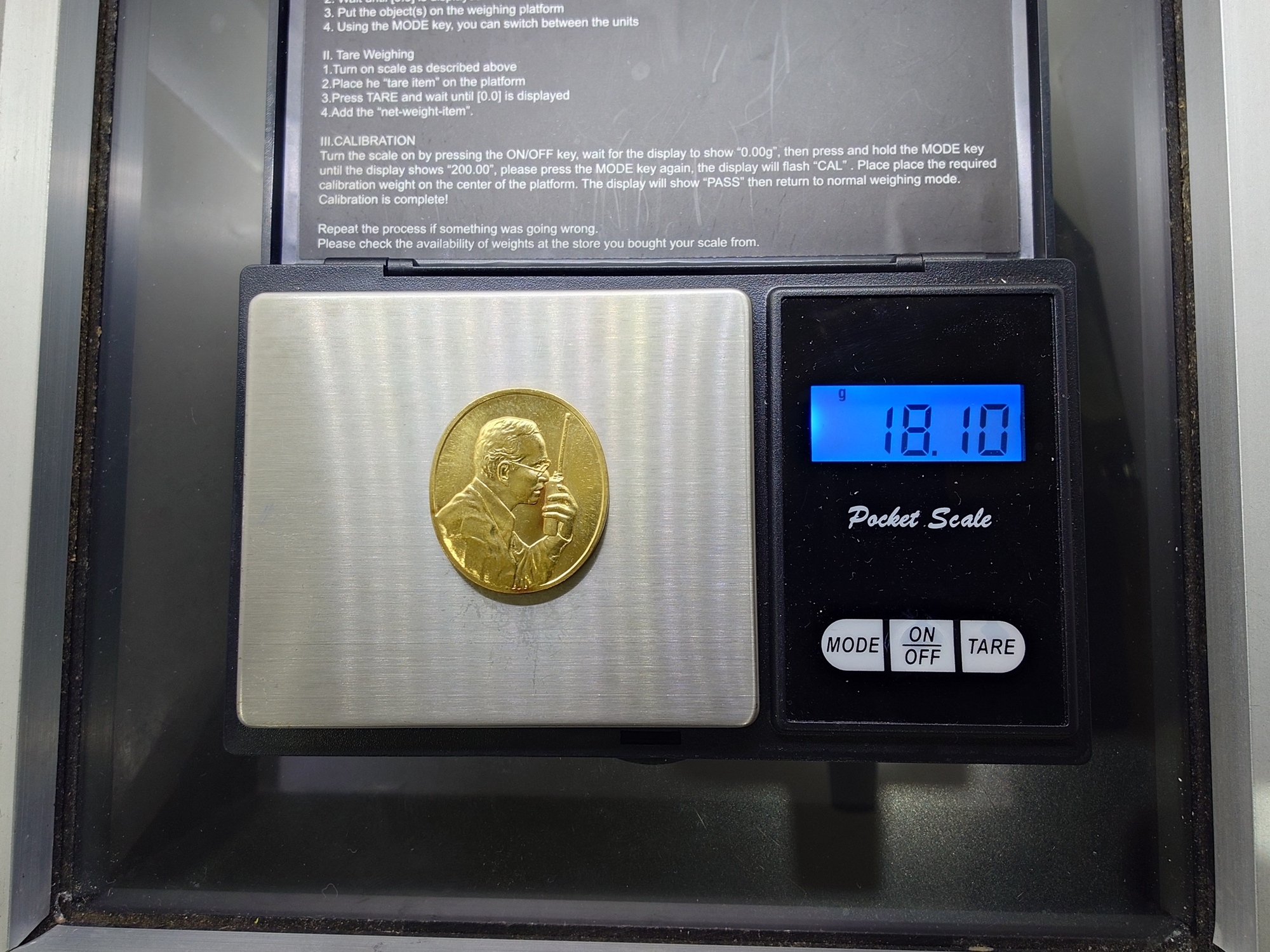 เหรียญในหลวงทรงวิทยุ (เหรียญในหลวงทรงวอ) เนื้อทองคำแท้ ที่ระลึกเฉลิมพระเกียรติ พระราชกรณียกิจด้านการสื่อสารกรมไปรษณียโทรเลข พ.ศ.2539