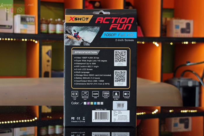 ด้านหลังของกล่องใส่กล้อง Action Camera ก็จะมีพวกรายละเอียดของคุณสมบัติ สเปคต่างๆให้ได้ทราบกัน ว่ากล้องมีความละเอียดเท่าไร ความคมชัดเท่าไร ตามที่ได้แจกไว้ในเรื่องของสเปคนั้นเอง