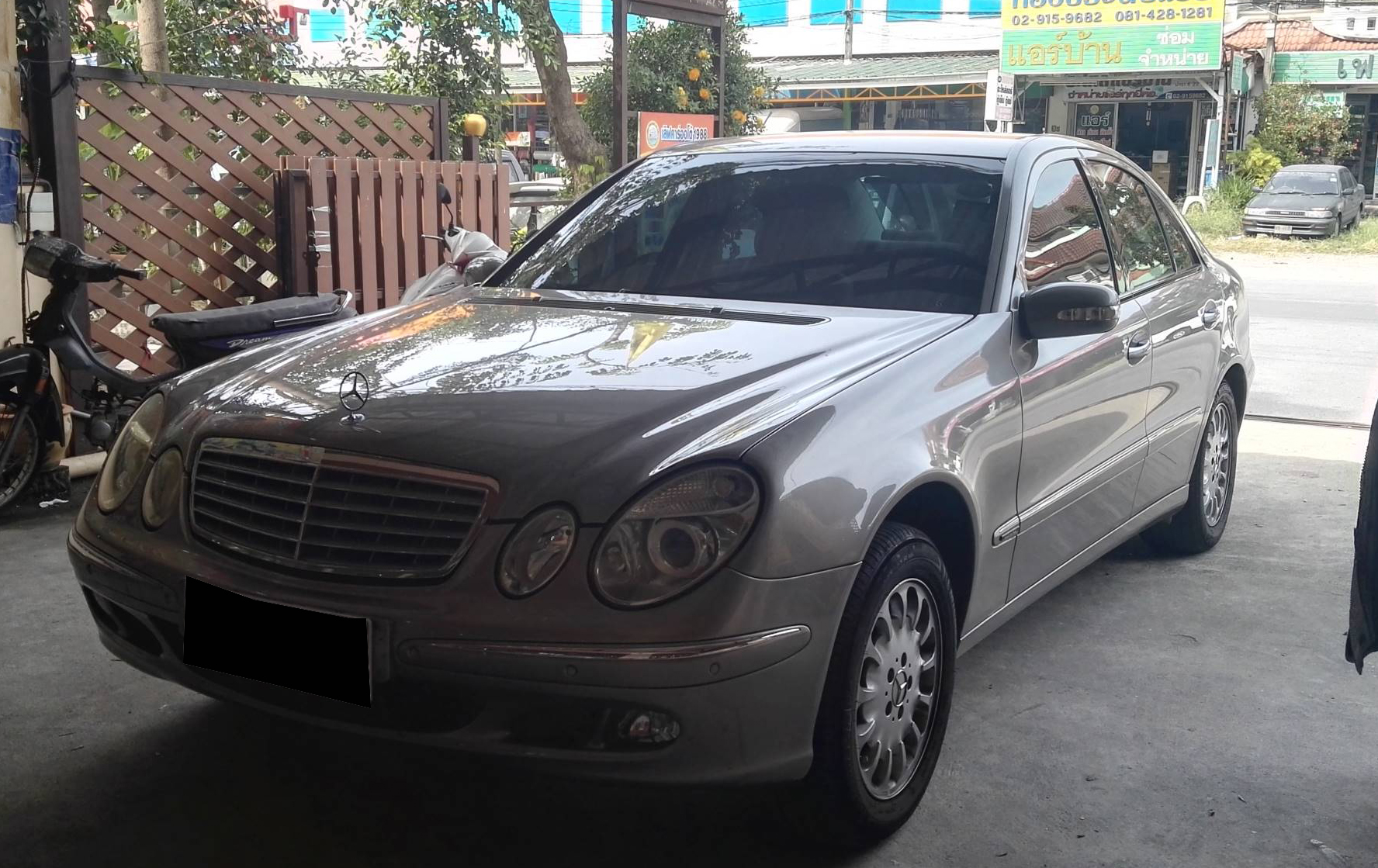 พรมรถยนต์ Benz W211 ดักฝุ่นไวนิลเทา