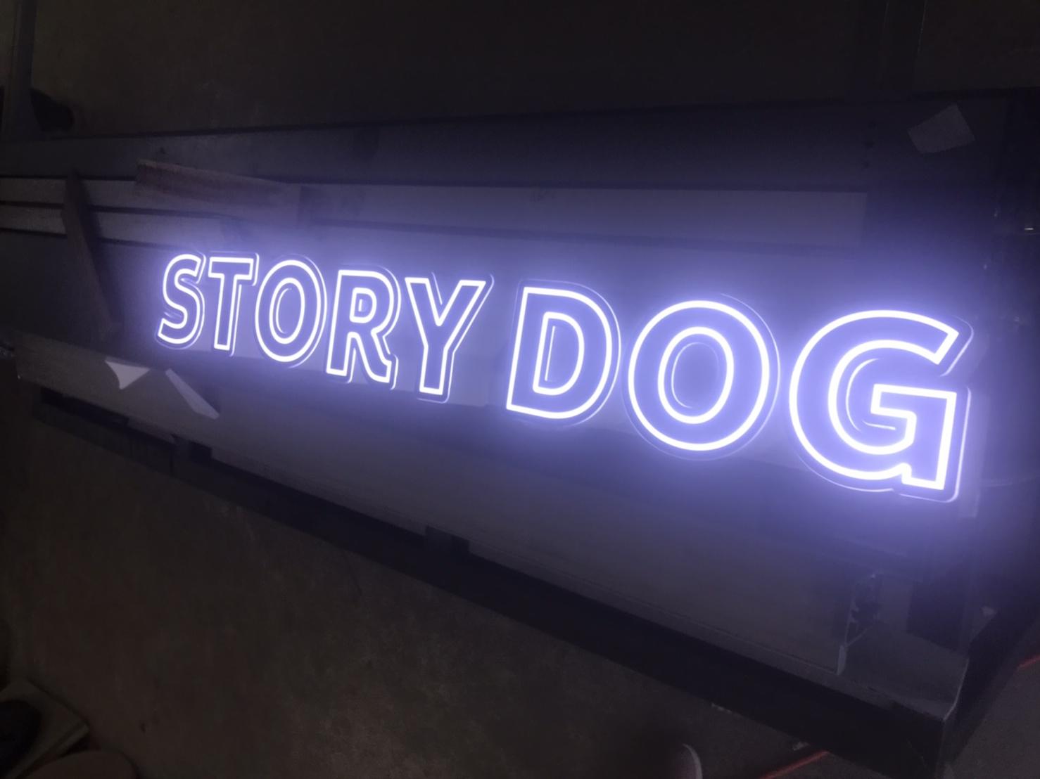 งานป้ายตัวหนังสือออกไฟแอลอีดีขอบอลูมิเนียม งานSTORY DOG
