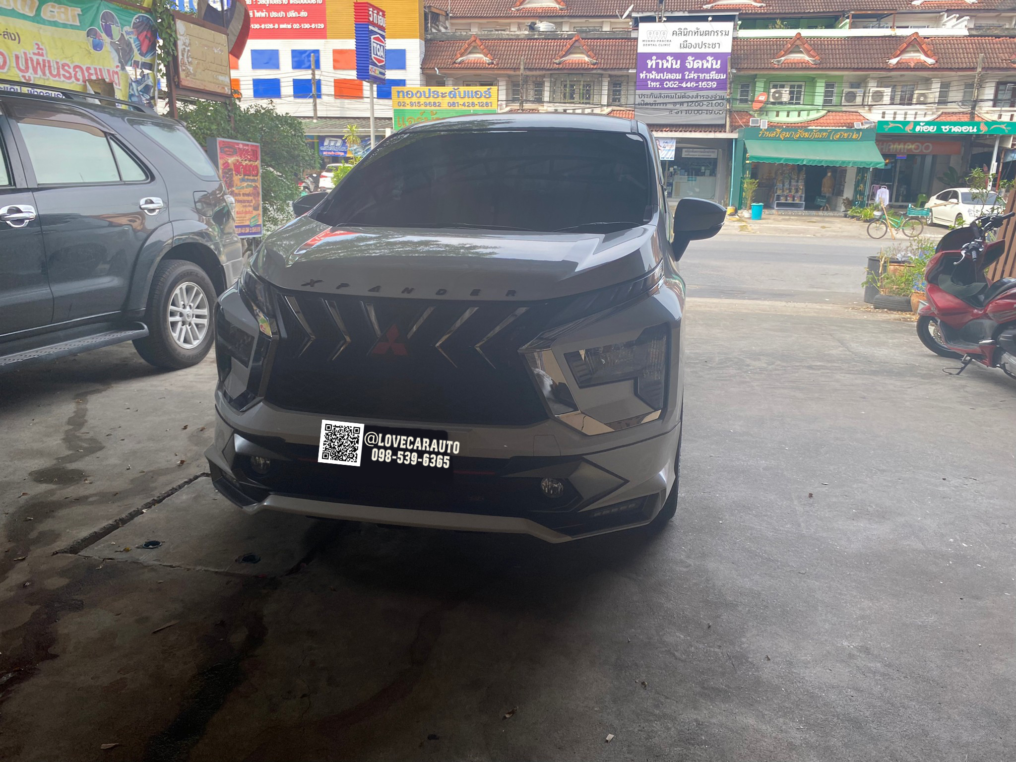 พรมปูพื้นรถยนต์ 6D Mitsubishi Xpander cross สีแดงไวน์