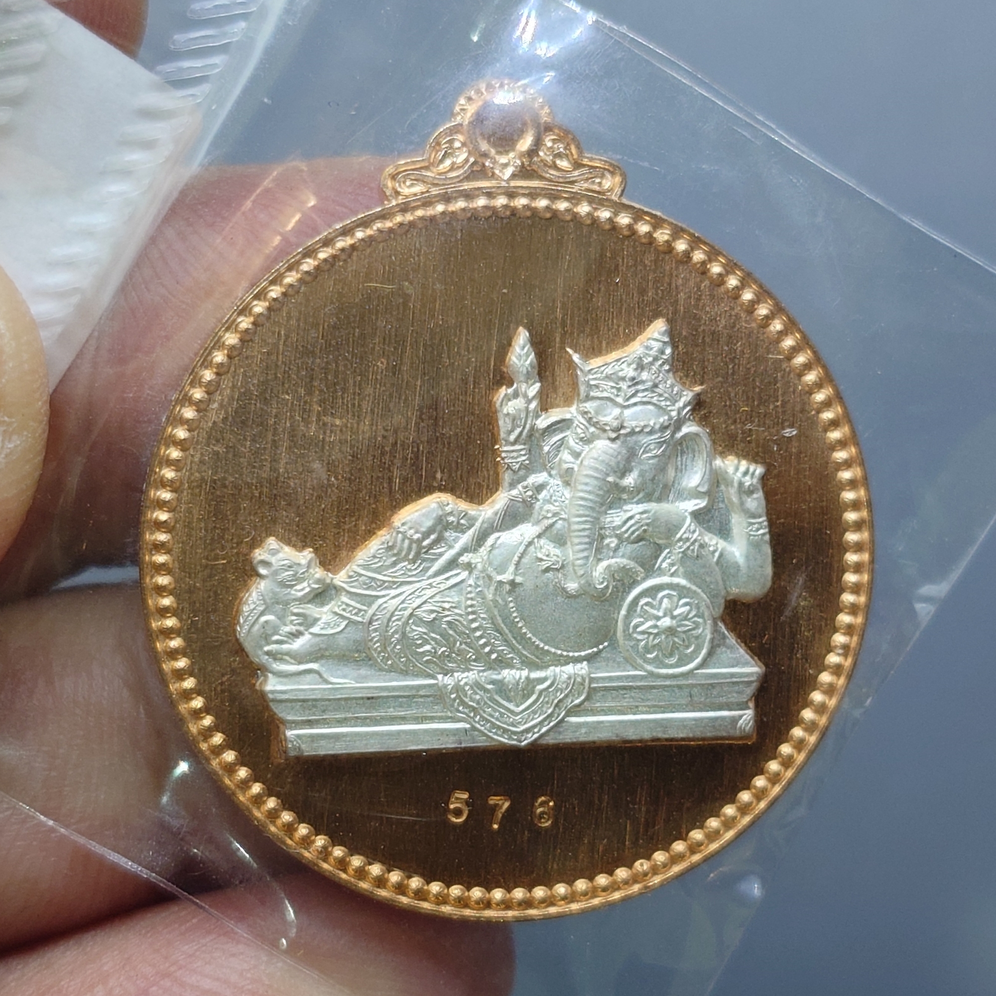 เหรียญพระพิฆเนศ "ไสยาสน์คเณศ" เนื้อทองแดงหน้ากากเงิน รุ่น เสวยสุข วัดสมานรัตนาราม ปี2559 พร้อมตลับเดิม