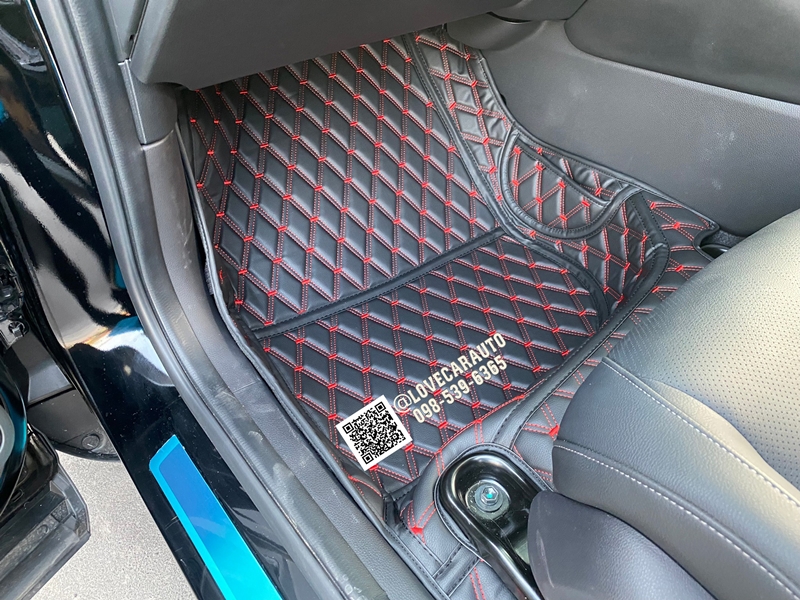 พรมปูพื้นรถยนต์ VVIP ด้ายคู่ Honda HRV 2023 สีดำด้ายแดง