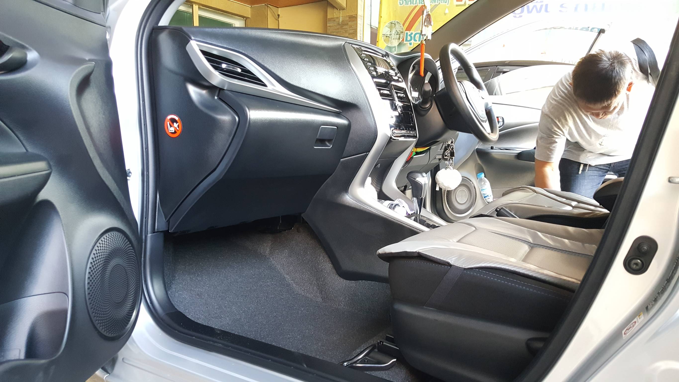 พรม6D Yaris ATIV สีดำแดง