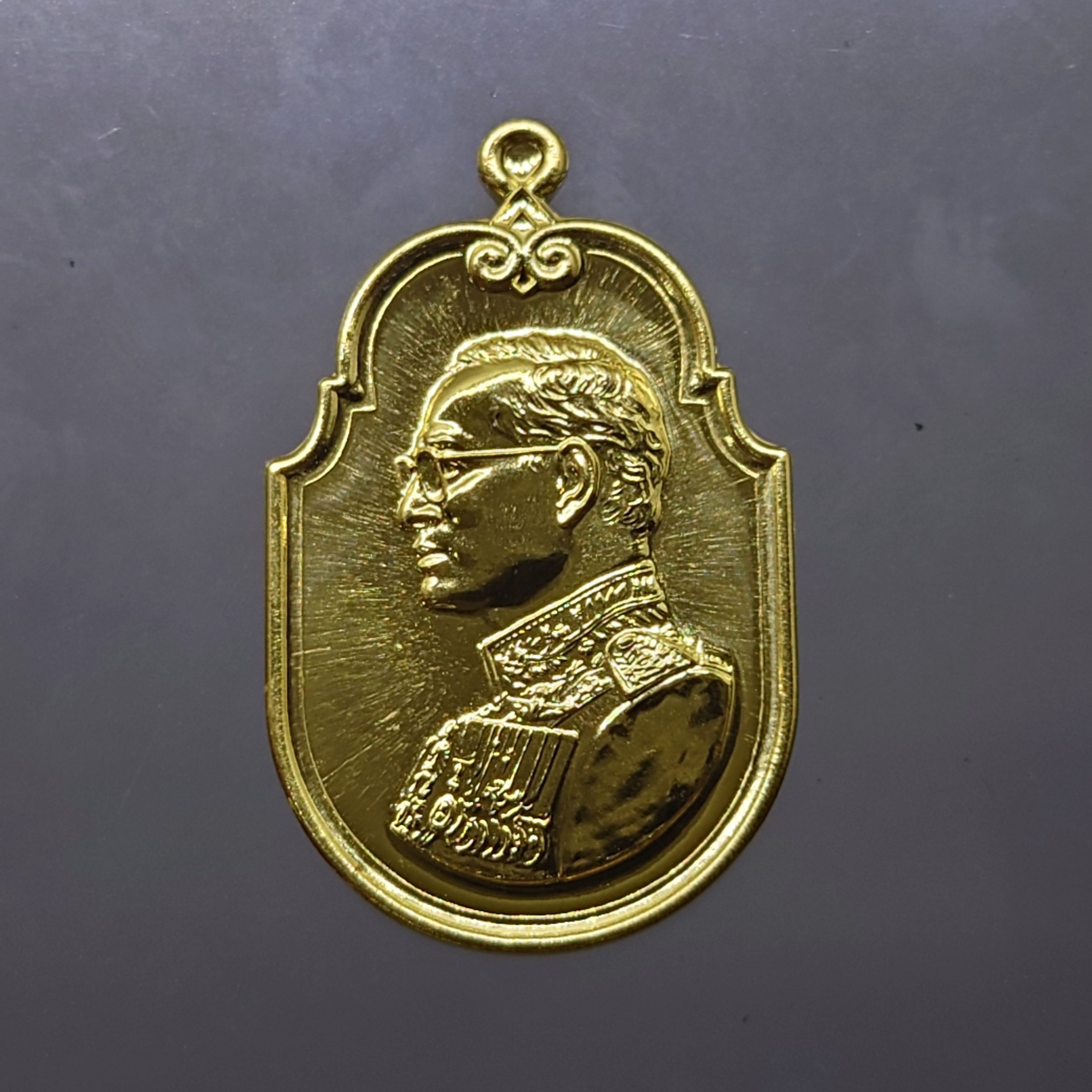 เหรียญทองคำ รัชกาลที่9 ที่ระลึกสร้างอุทยานราชภักดิ์ พร้อมกล่องเดิมๆ โคท 3567 พ.ศ.2558