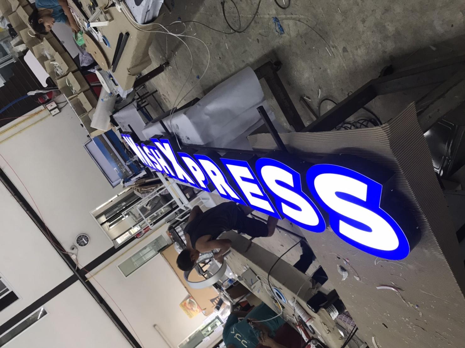 งานป้ายตัวอักษรอลูมิเนียมไฟออกหน้า งานป้ายโลโก้ร้านWASH XPRESS