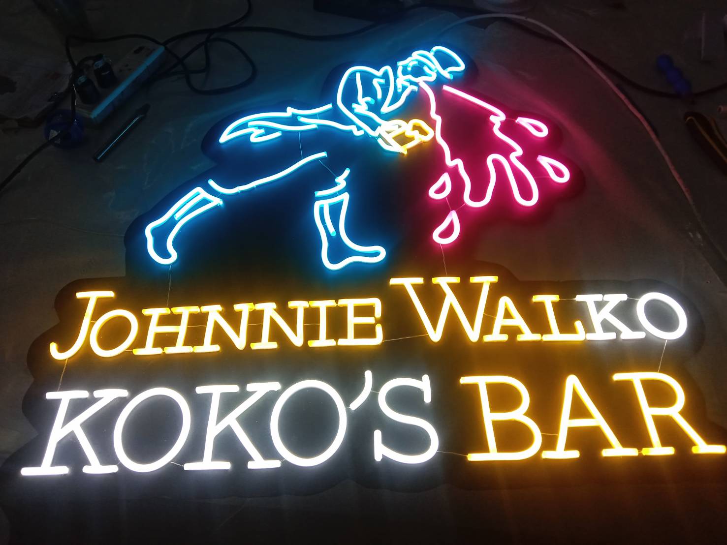 ป้ายไฟ JOHNNIE WALKO KOKO’S BAR สไตล์บาร์สุดแนว เพิ่มเสน่ห์ให้ร้านคุณดูอินเตอร์ 🎯🍻