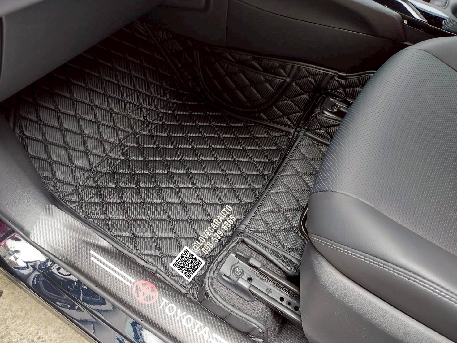 พรมปูพื้นรถยนต์ toyota cross hybrid 2025 สีดำล้วยเคฟล่า