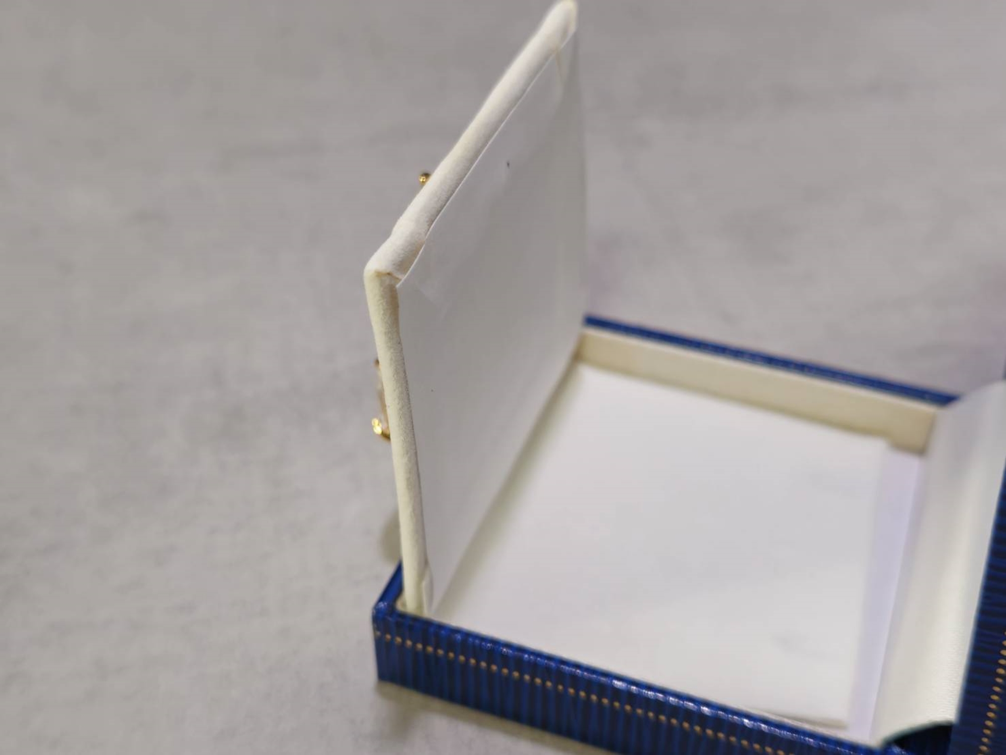 เข็มกลัด เข็มที่ระลึก เจ้าฟ้าเพชรรัตนฯ พร้อมกล่องเดิมๆ ไม่ผ่านใช้