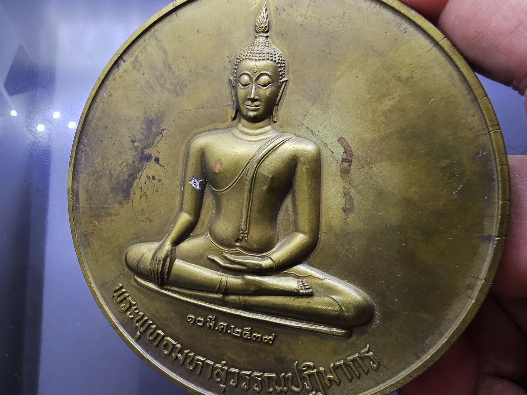 พระพุทธมหาสุวรรณปฏิมากร (หลวงพ่อทองคำ) เนื้อทองเหลือง ขนาด 9 เซน วัดไตรมิตรฯ พ.ศ.2539 สภาพสวยเดิมๆ