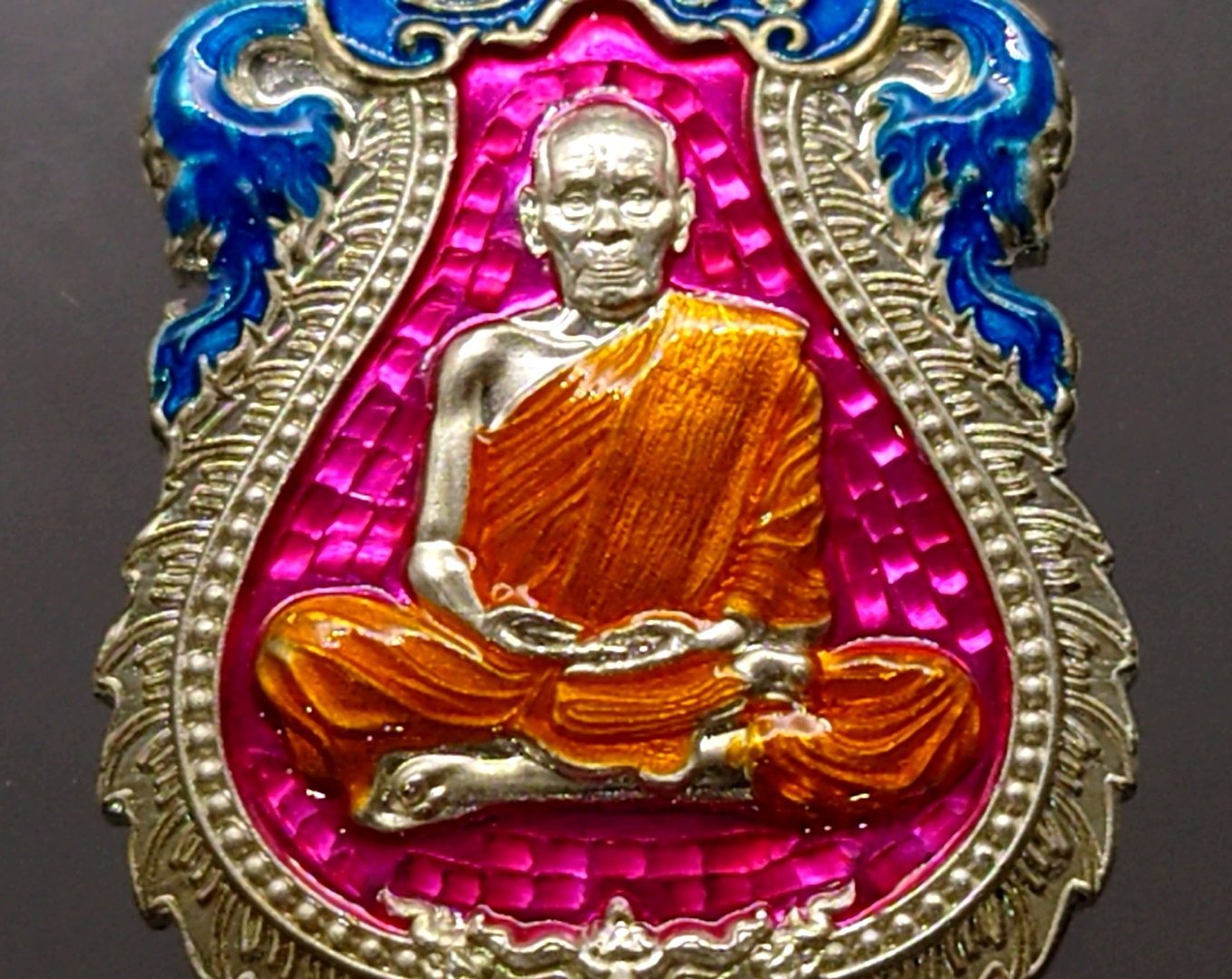 เหรียญรุ่นรวยมหาศาล เนื้อเงิน ลงยาจีวร ลงยาพื้นชมพู ขอบกนกฟ้า ซุ้มฟ้า หลวงพ่อพัฒน์ วัดห้วยด้วน โคท 61