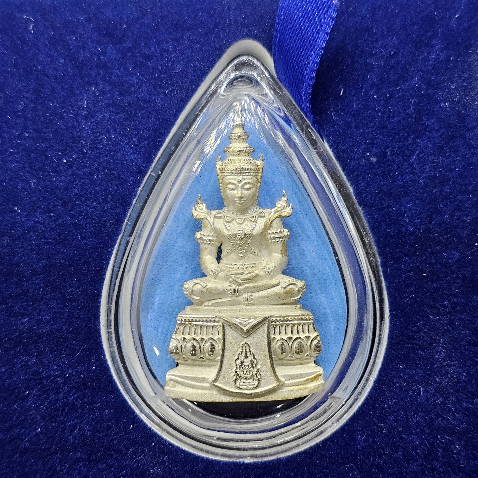 พระพุทธมหามณีรัตนปฏิมากร (พระแก้วมรกต) จำลอง ทรงเครื่องฤดูร้อน เนื้อเงิน ฉลองสิริราชสมบัติ ครบ 60 ปี ในหลวง รัชกาลที่9 พ.ศ.2550