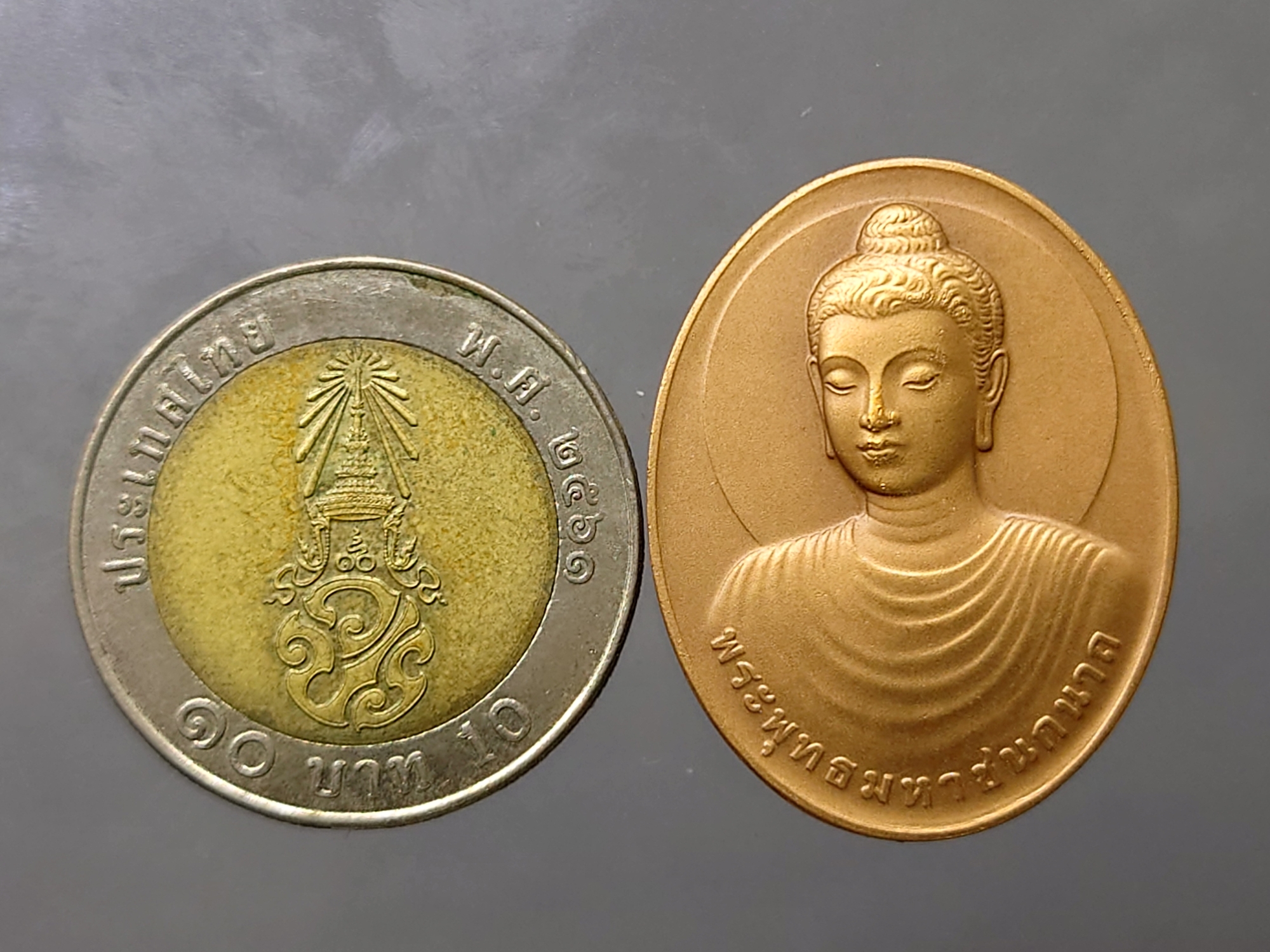 พระพุทธมหาชนกนาถ วัดไทยกุสินาราเฉลิมราชย์ - อินเดีย เนื้อทองแดงซาติน ขนาด 3 ซม. บล็อกกษาปณ์ พ.ศ.2552