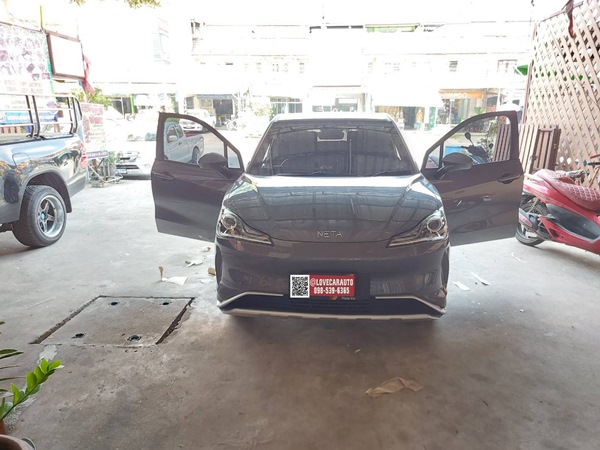 พรมปูพื้นรถยนต์ 6D neta v สีกาแฟ เต็มคัน