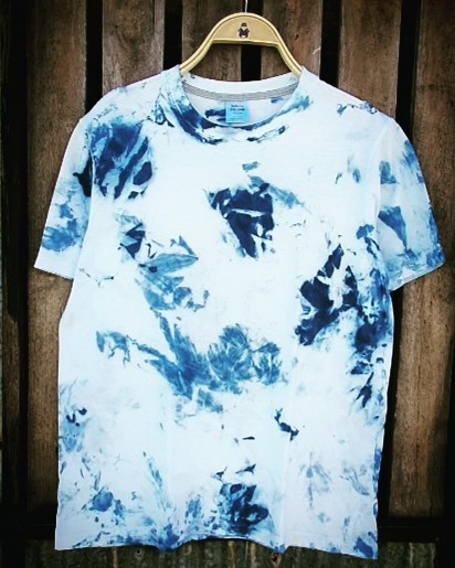 เสื้อยืดมัดย้อม ไวท์แบลค