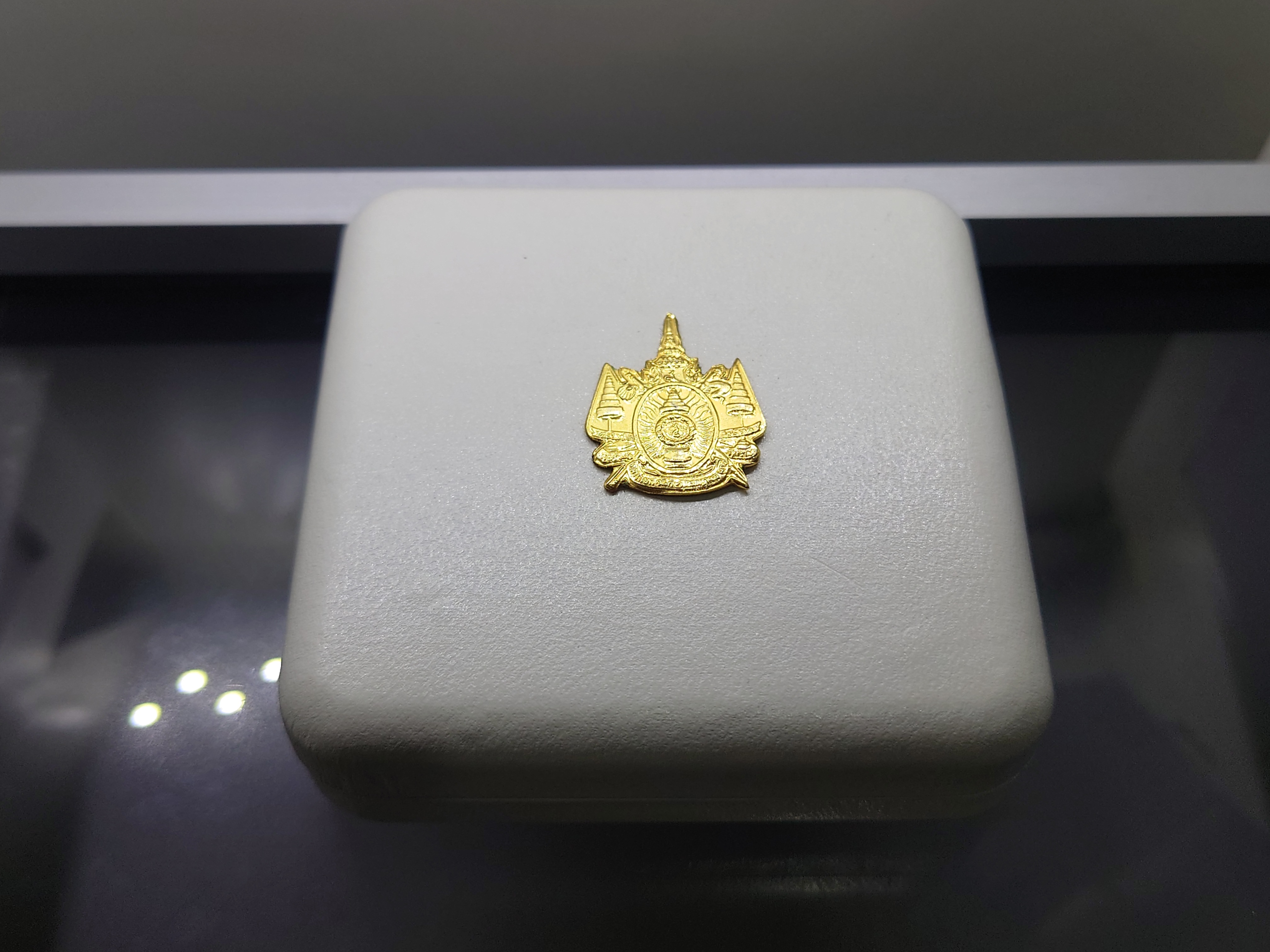 เหรียญทองคำ (หนัก 2 สลึง) ที่ระลึกพระราชพิธีรัชมังคลาภิเษก เฉลิมพระเกียรติ รัชกาลที่9 ปี2531 พร้อมกล่องเดิม ใบเซอร์