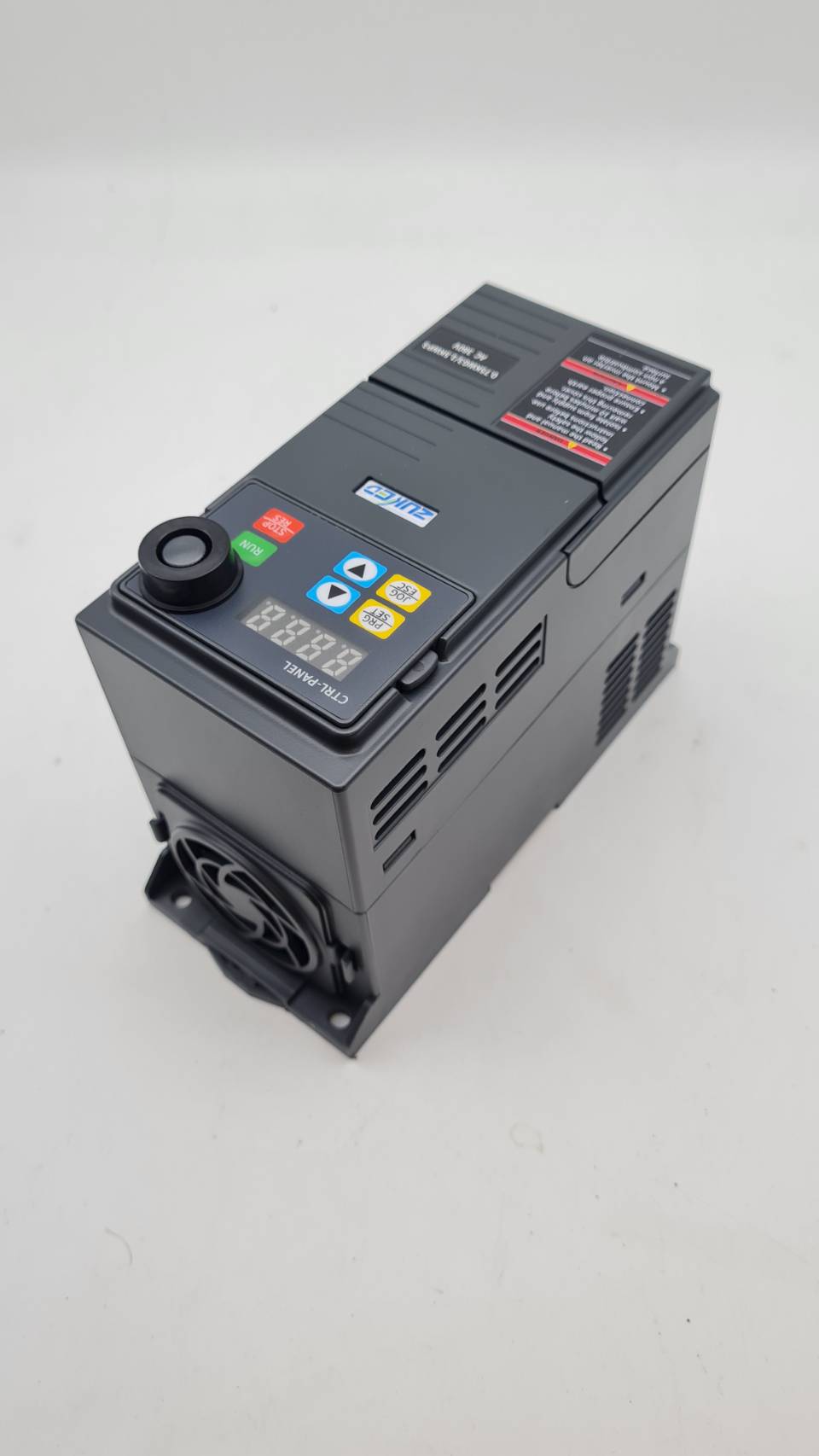 อินเวอร์เตอร์ 750W 380V 3เฟส ควบคุมความเร็วรอบมอเตอร์ใช้กับงานสายพานลำเรียง