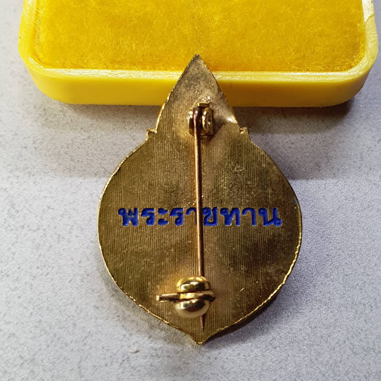 เข็มกลัด เข็มพระราชทาน ร9 ฉลองครบ 72 พรรษา 2542