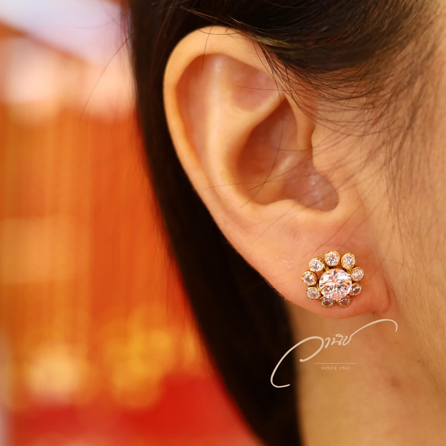 ต่างหูทองคำฝังพลอย ลายดอกไม้ แบบเกลียวหมุน
