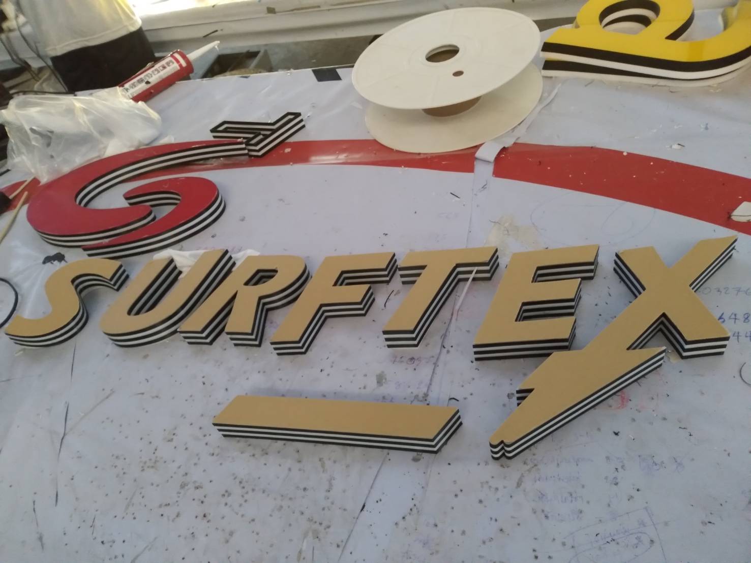 ป้ายตัวอักษรแอลอีดี ขอบปริ้นท์ออกมาจากเครื่อง3D หน้าอะคริลิค งานSURFTEX AUSTRALIA