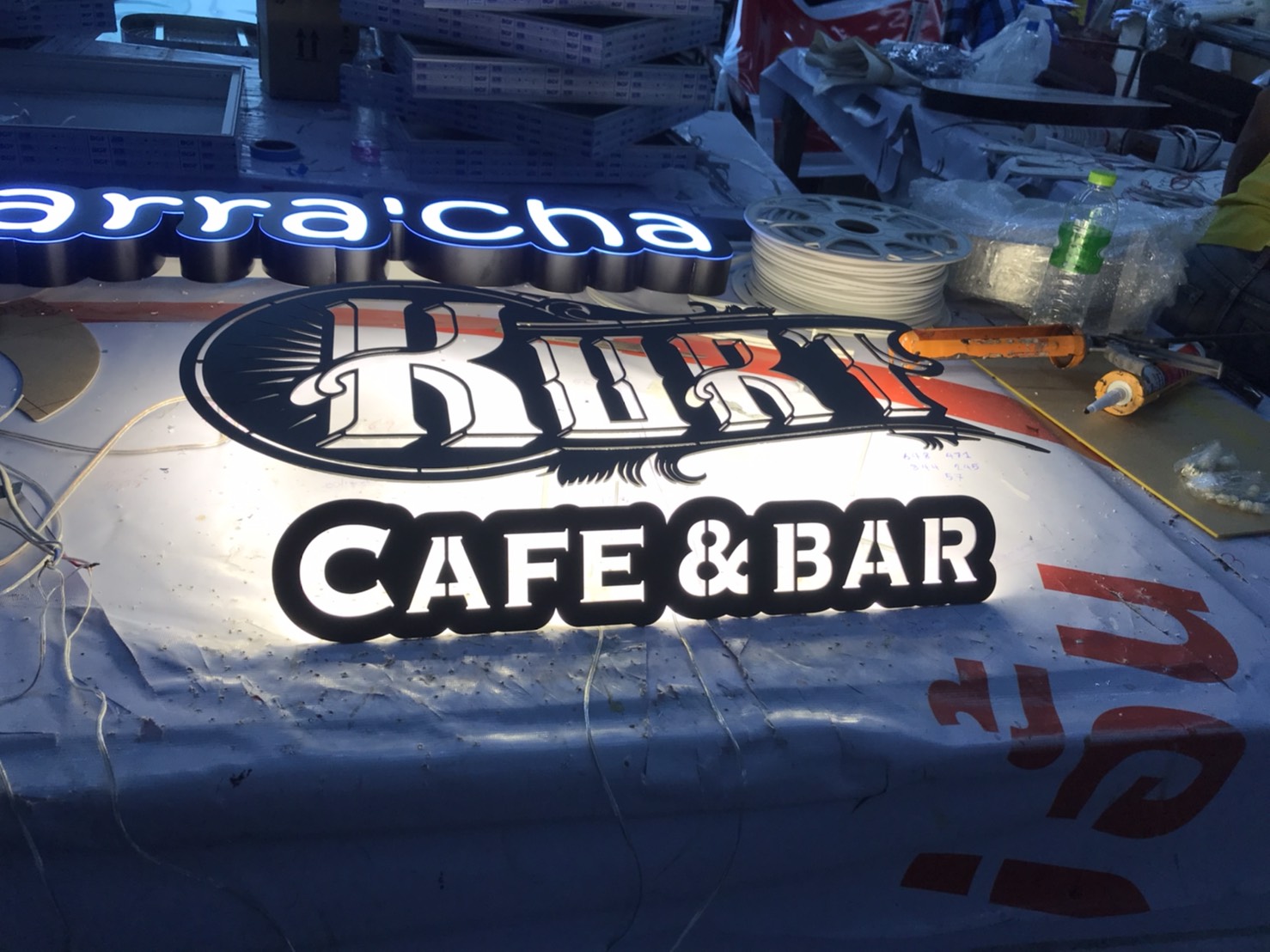 งานป้ายวินเทจ งานเลเซอร์เหล็กไฟออกหลังพร้อมขาลอย