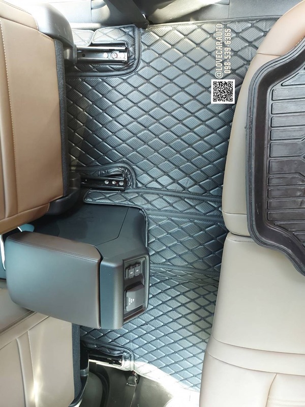 พรม6D Isuzu Mu-X 2023 สีดำด้ายดำลายเคฟล่า + ท้ายพับเบาะสีน้ำเงินด้ายทอง