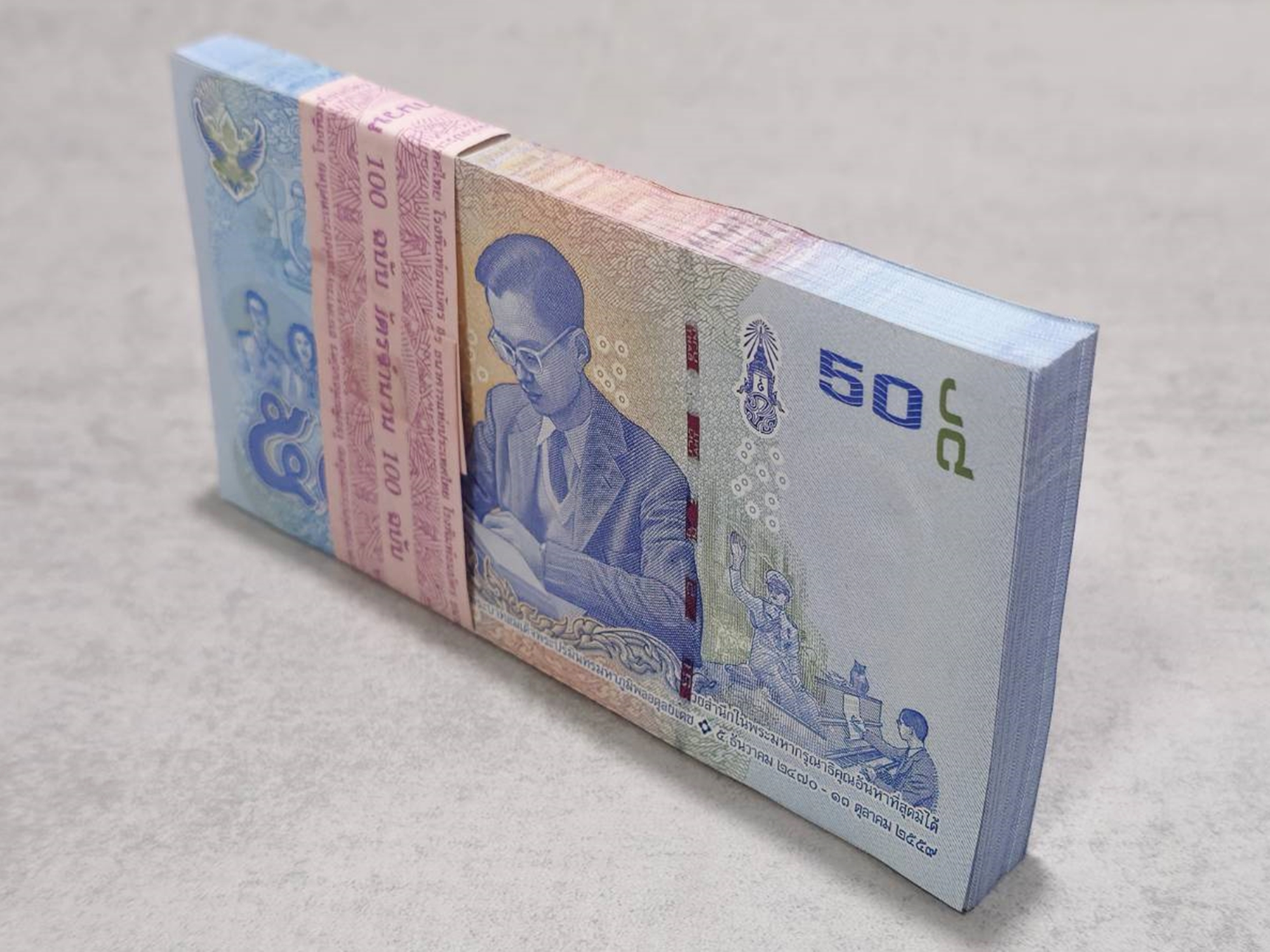 ธนบัตรยกแหนบ 100 ใบ เรียงเลข ธนบัตร 50 บาท แบบ 16.5 ไม่ผ่านใช้งาน พร้อมบรรจุตลับ