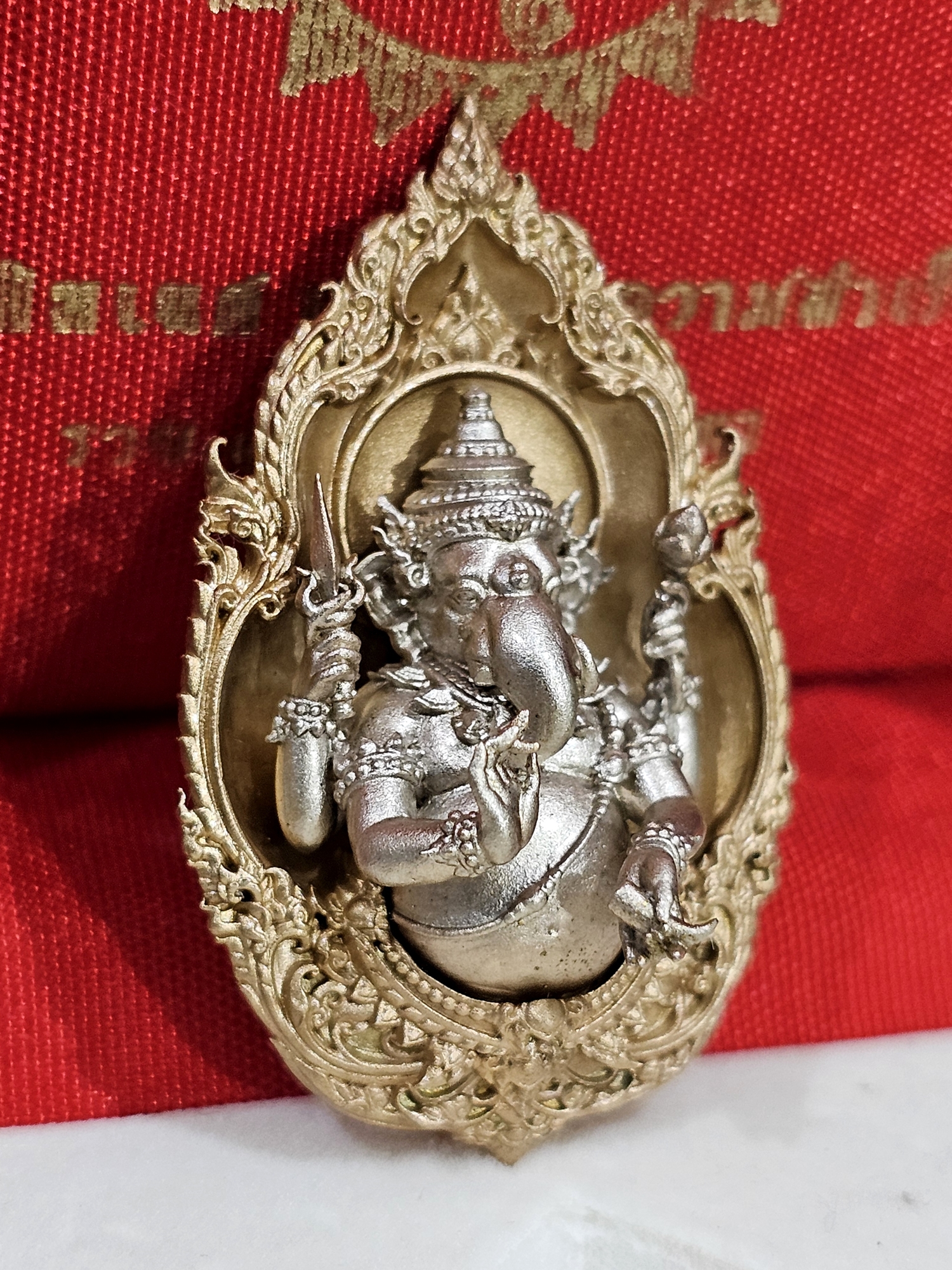 พระพิฆเนศ เทพแห่งความสำเร็จ รุ่น รวยสุข สมปรารถนา (ชุดของขวัญ 3 องค์ พิมพ์เล็ก ขนาด 3.9 เซน) พ.ศ.2562 มาพร้อมใบรับรอง กล่องนอก กล่องใน อุปกรณ์ครบ