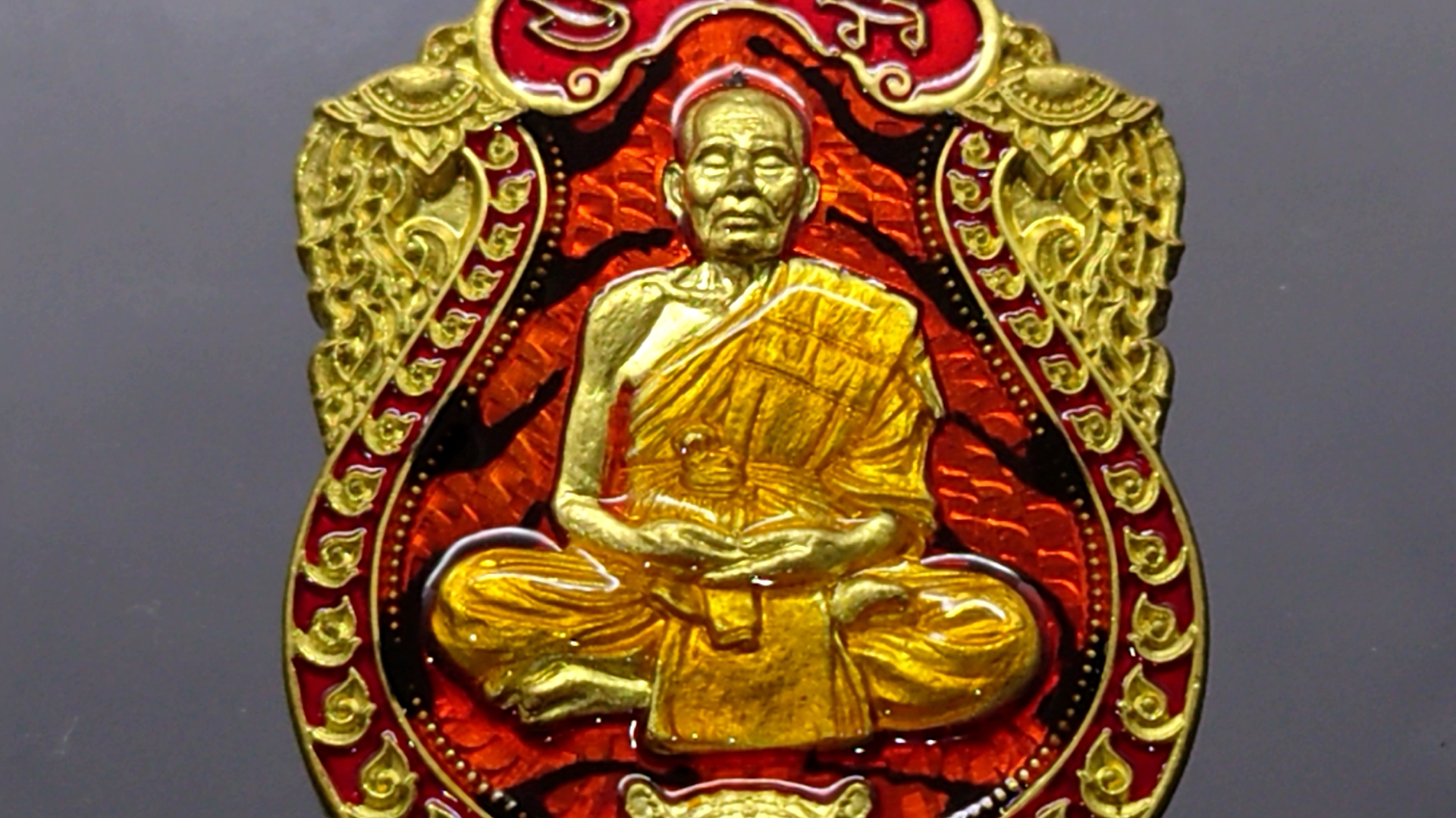 เหรียญเสมา เสือคาบดาบ รุ่น1 เนื้อทองระฆัง ตอกพิเศษ แจกกรรมการ ลงยาลายเสือ หน้า หลัง ขอบแดง จีวรส้ม หลวงพ่อพัฒน์ วัดห้วยด้วน โคท 450