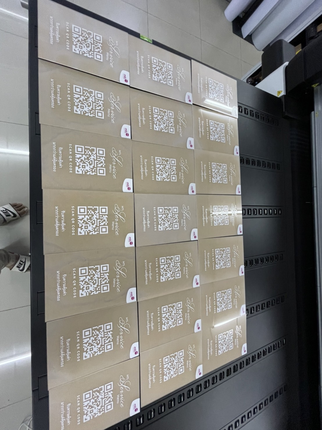 งานพิมพ์ลงบนแผ่นอะคริลิคใส งานSCAN QR CODE MTL SERVICE MENU