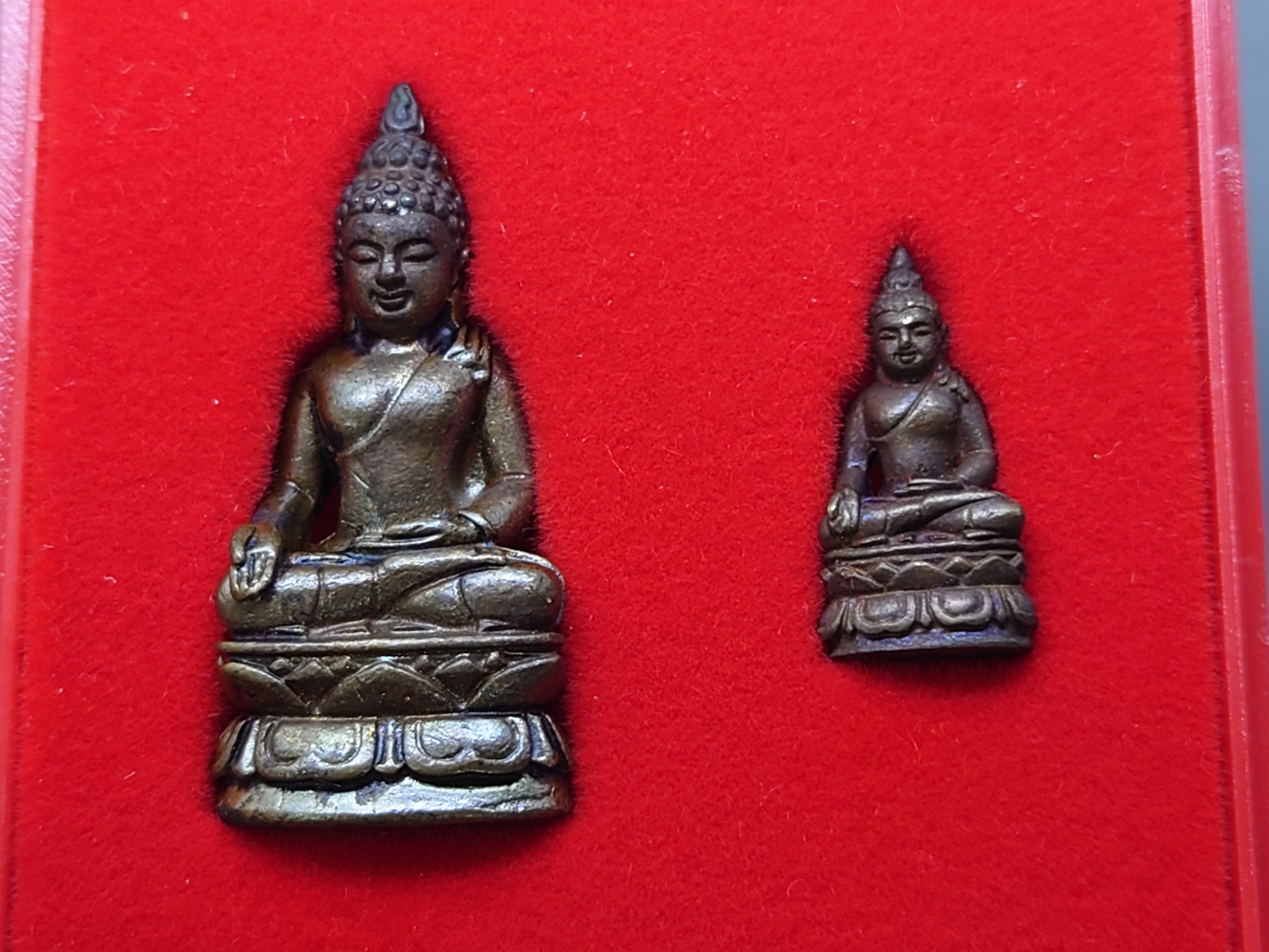 พระกริ่ง พระชัยวัฒน์ ไพรีพินาศ เนื้อโลหะรมดำ รุ่นพระชันษาครบ 100 ปี ญสส (รุ่นให้เช่าบูชาที่วัด) วัดบวรนิเวศวิหาร ปี2556 พร้อมตลับเดิม